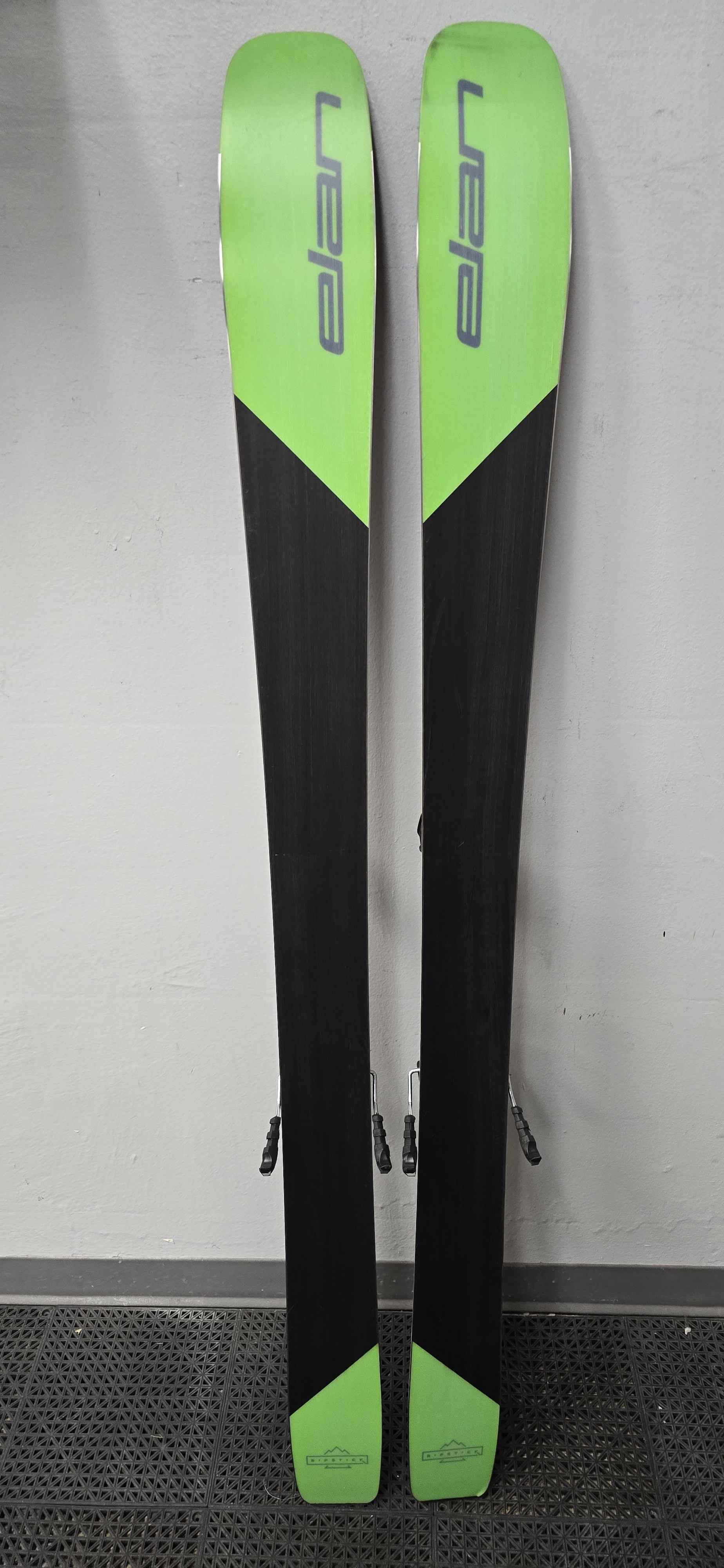Used Elan Ripstick 106 Black Edition 172cm W/ Tyrolia Attack 14 Adjustable bindings