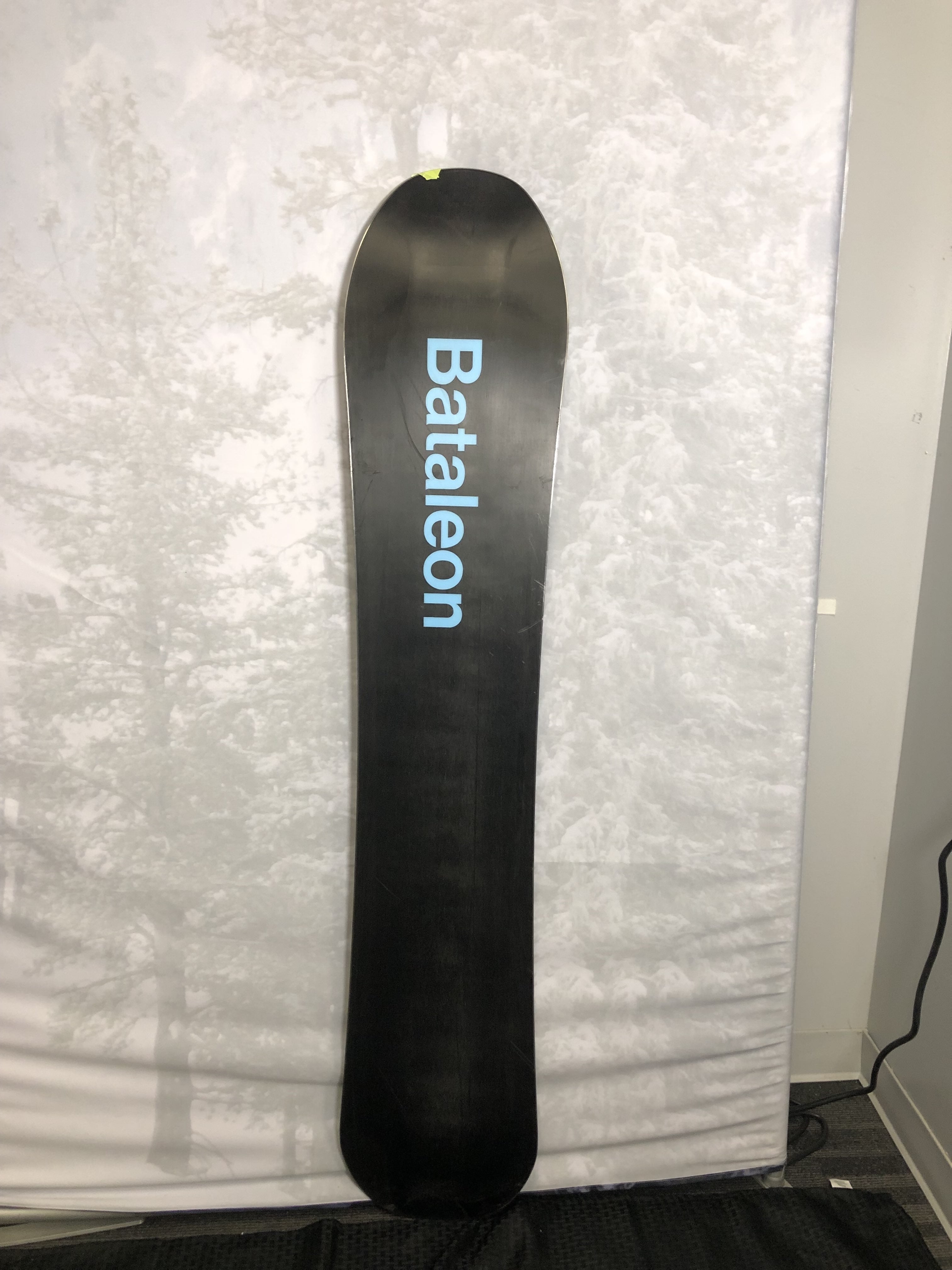 Used 2025 Bataleon Thunderstorm 152CM narrow Snowboard