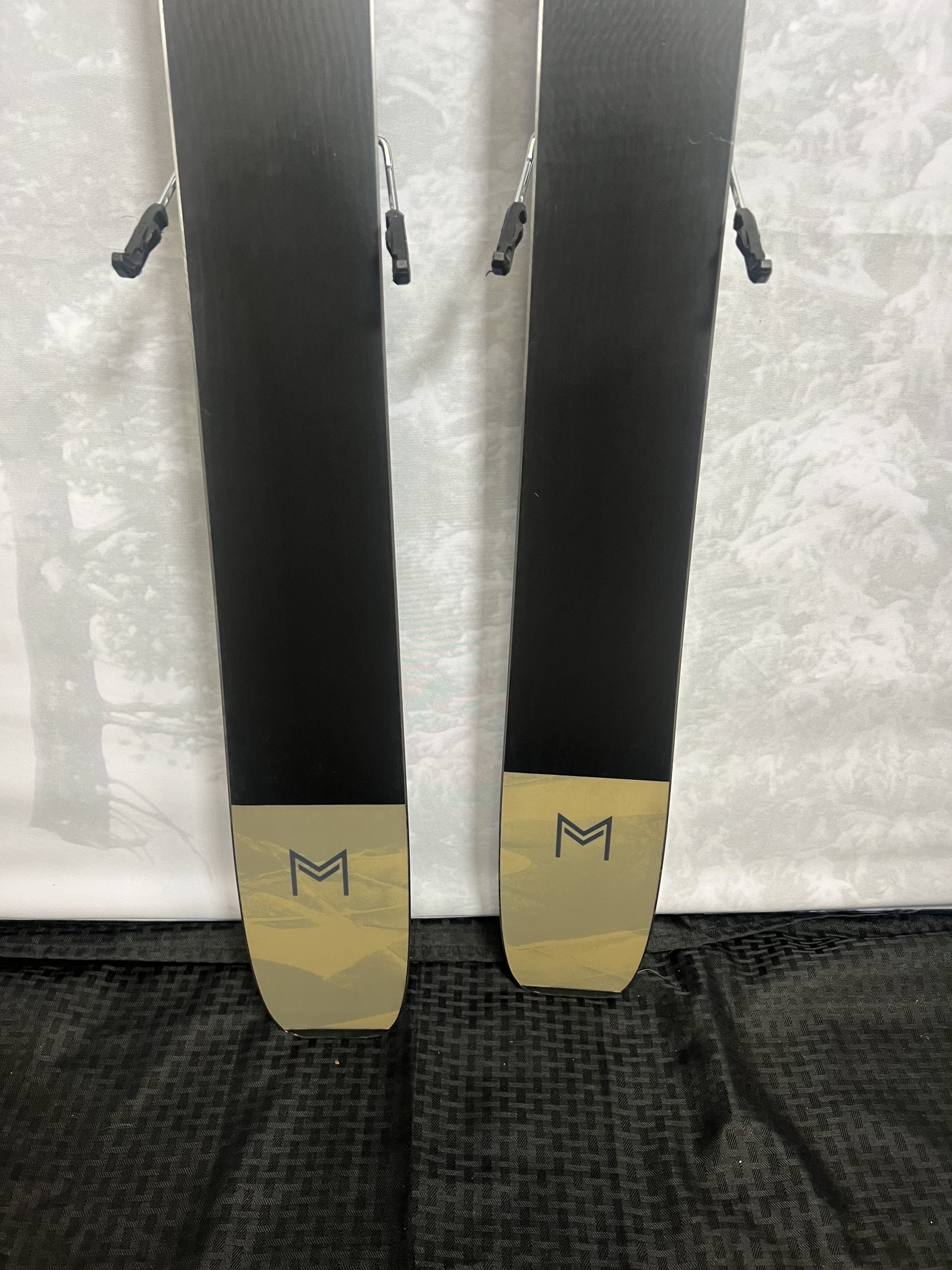 Lightly used 2025 Women's Atomic Maven 103 CTI Skis -162cm w/ Salomon Strive 11 Demo Binding