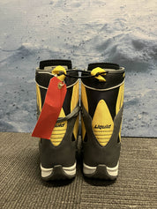 New Liquid Lace Up Size 8.5 Snowboard Boot