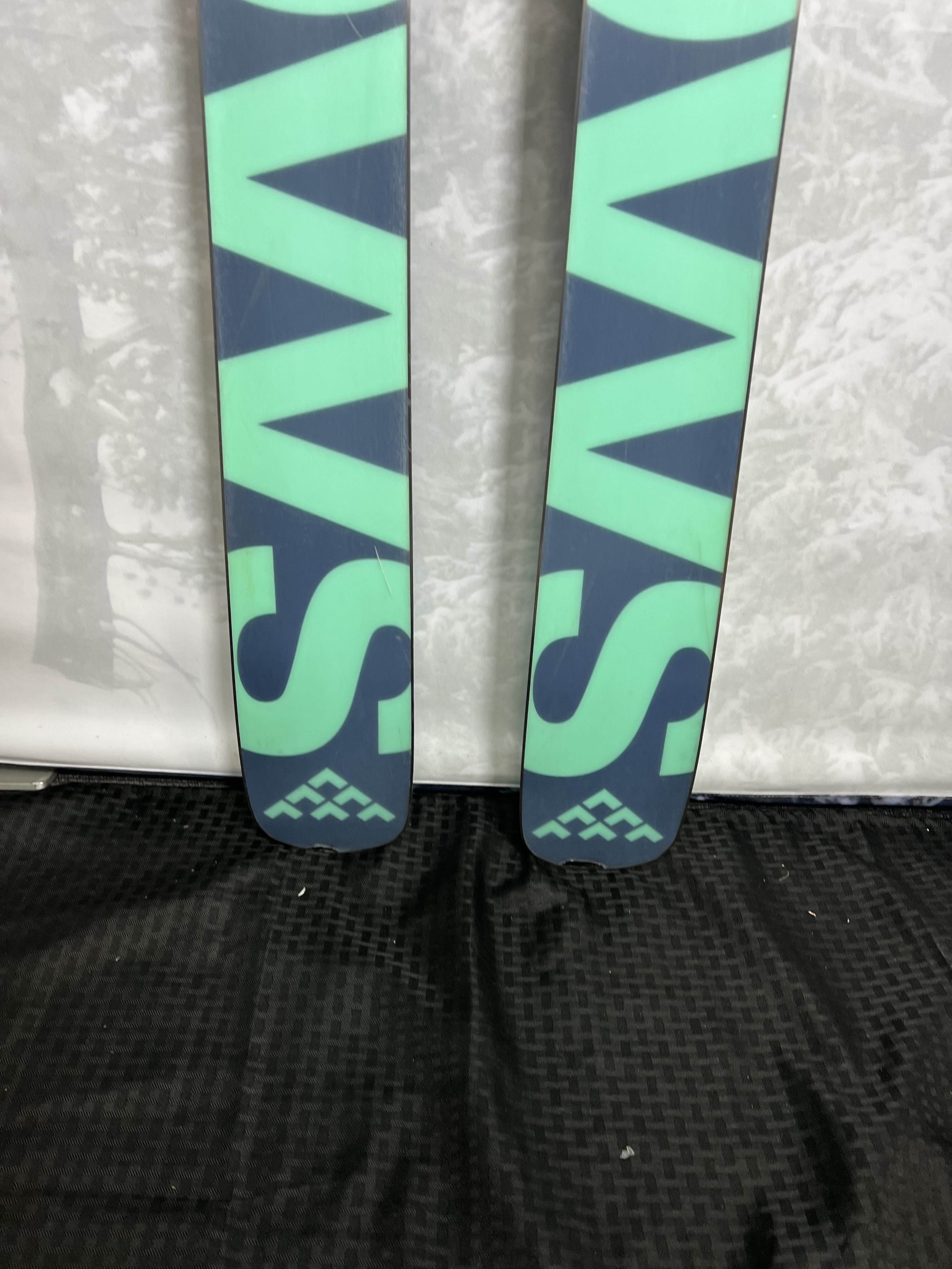 Heavily Used 2025 Black Crow Atris 184cm Ski w/ Tyrolia Attack LYT 13 GW Bindings