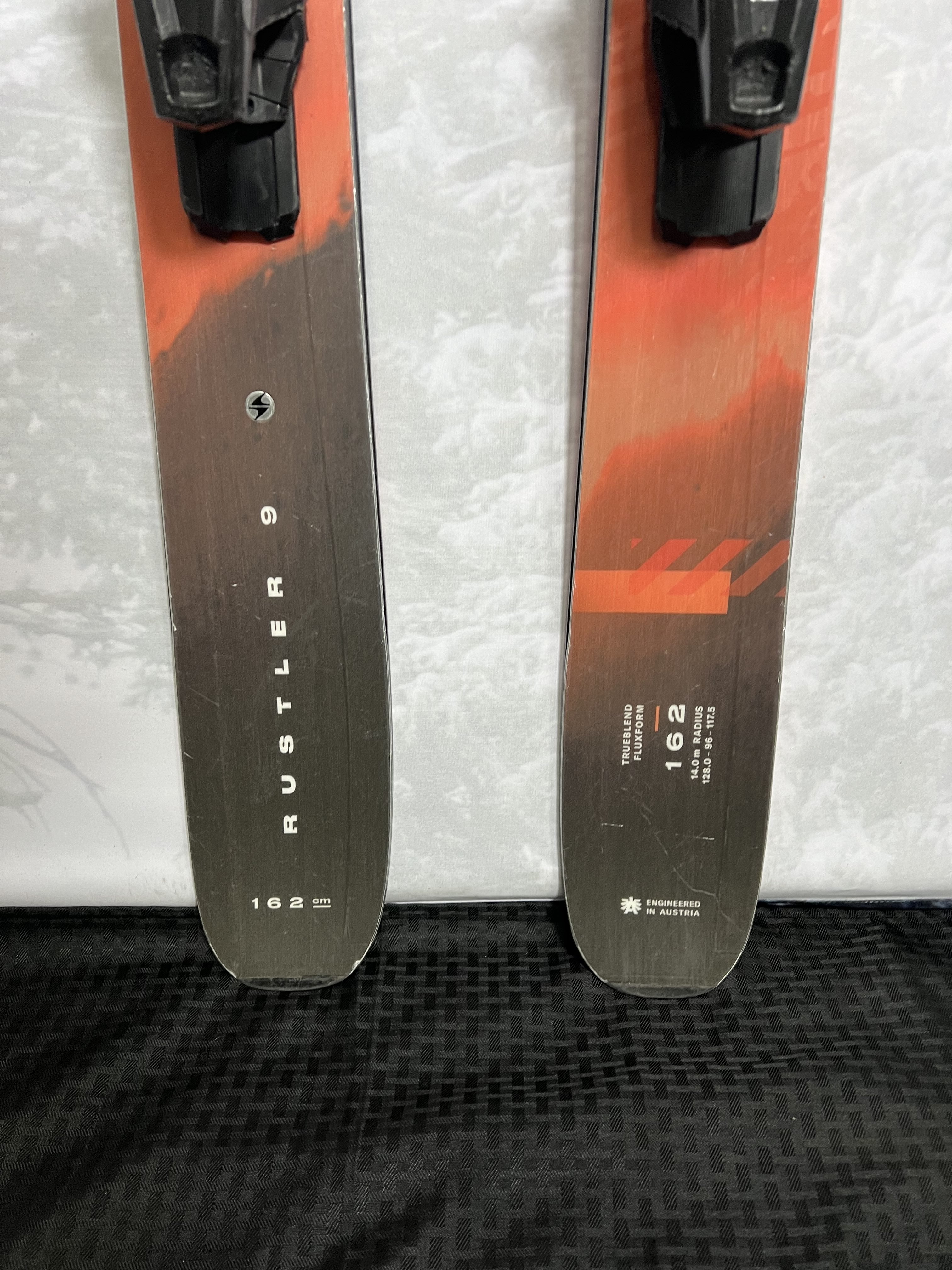 Lightly Used 2025 Blizzard Rustler 9 skis- 162cm w/ Salomon Strive 13 Binding