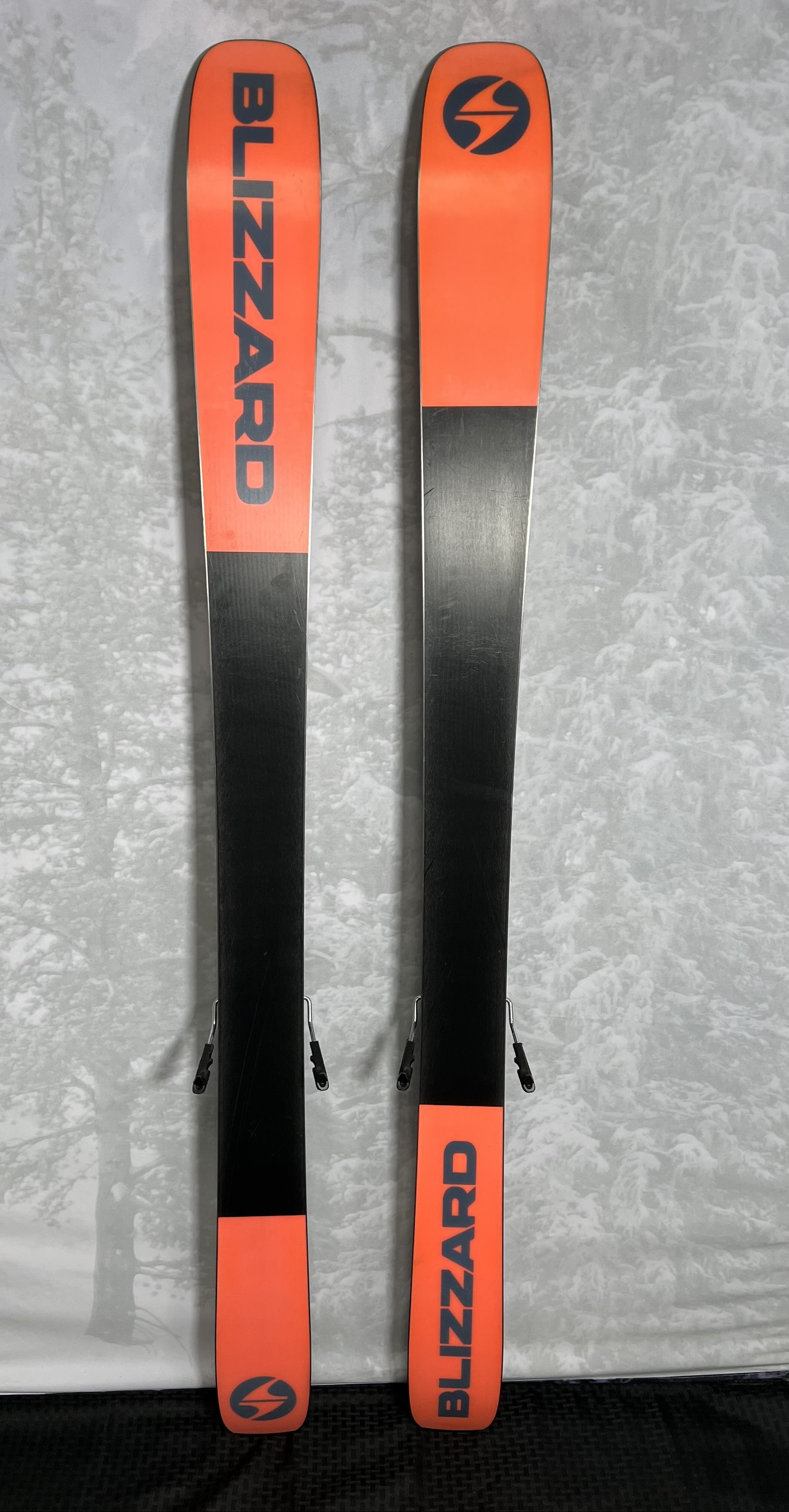 Lightly Used 2025 Blizzard Rustler 9 skis- 162cm w/ Salomon Strive 13 Binding