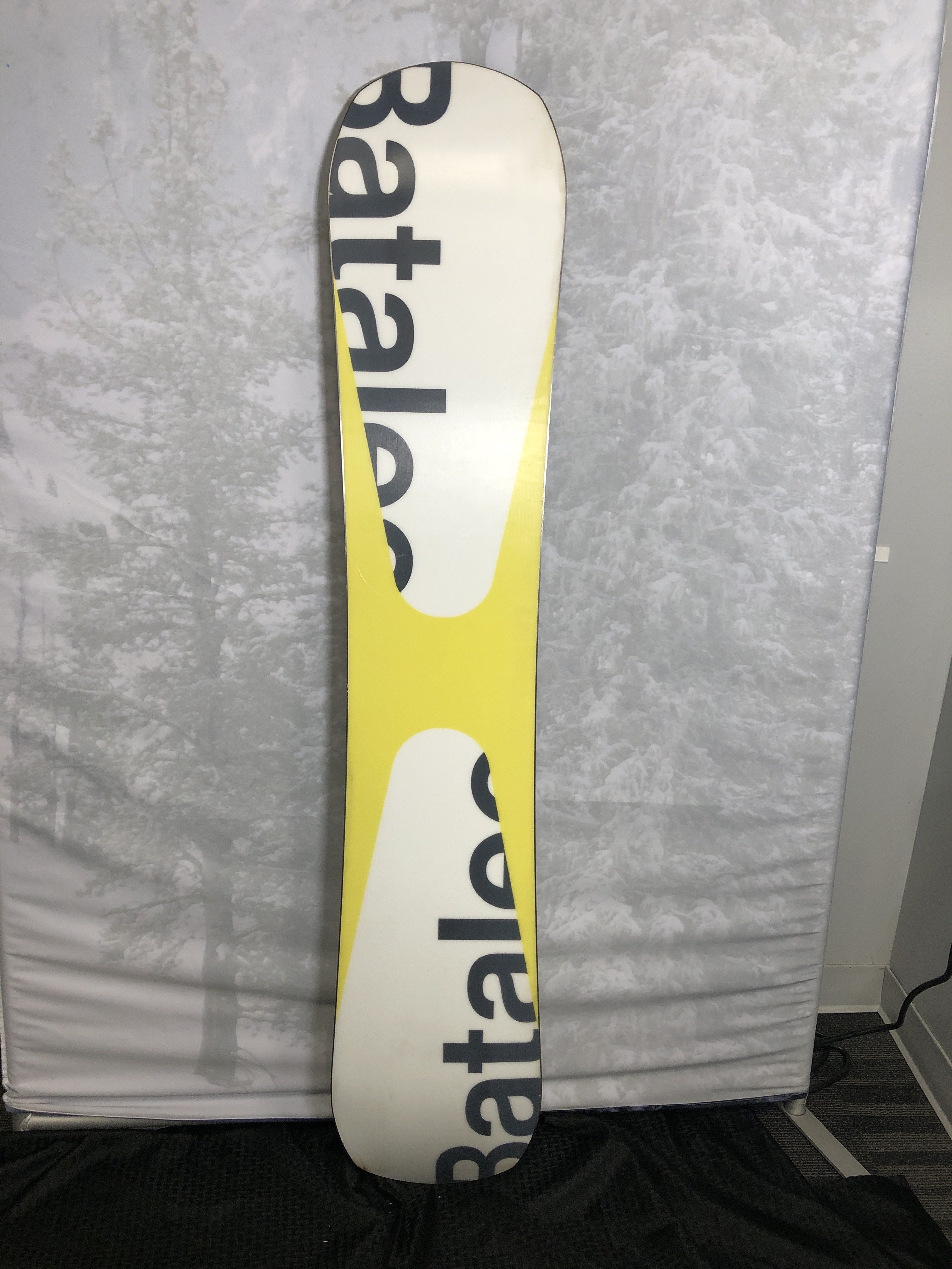 Used 2025 Bataleon Evil Twin 157CM Snowboard
