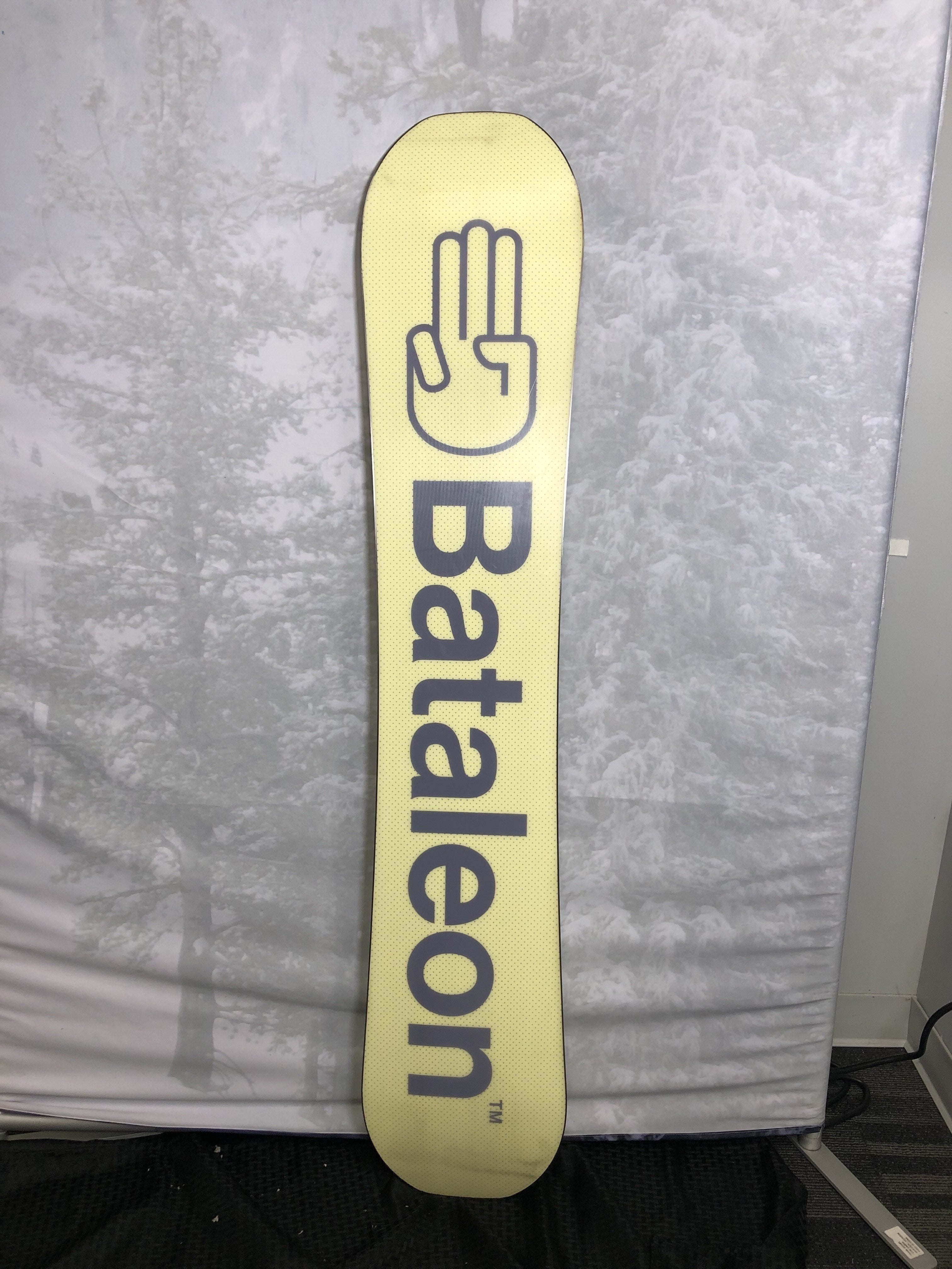 Used 2025 Bataleon Spirit 146 CM Snowboard