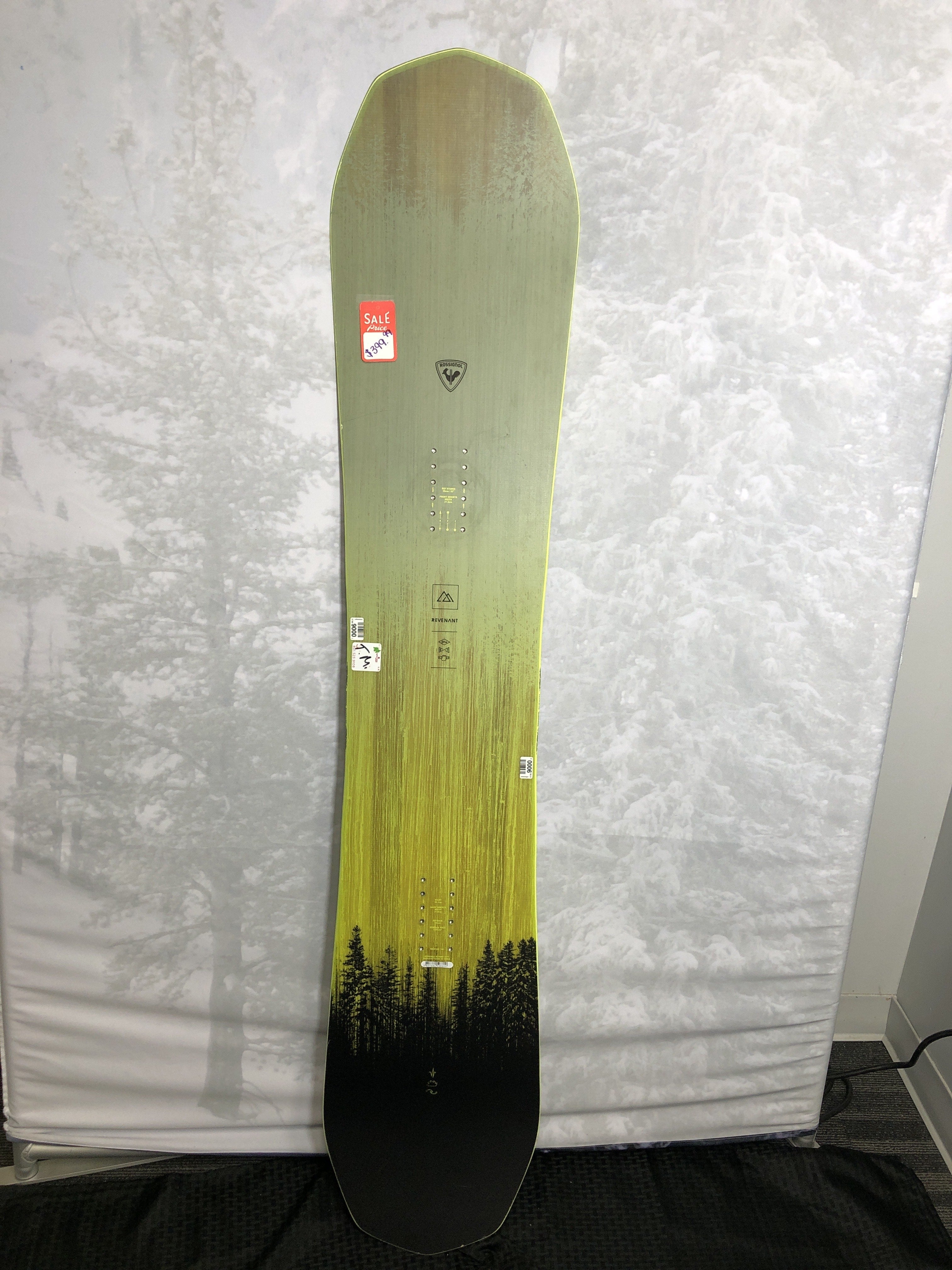 Used 2025 Rossignol Revenant 159CM w Snowboard
