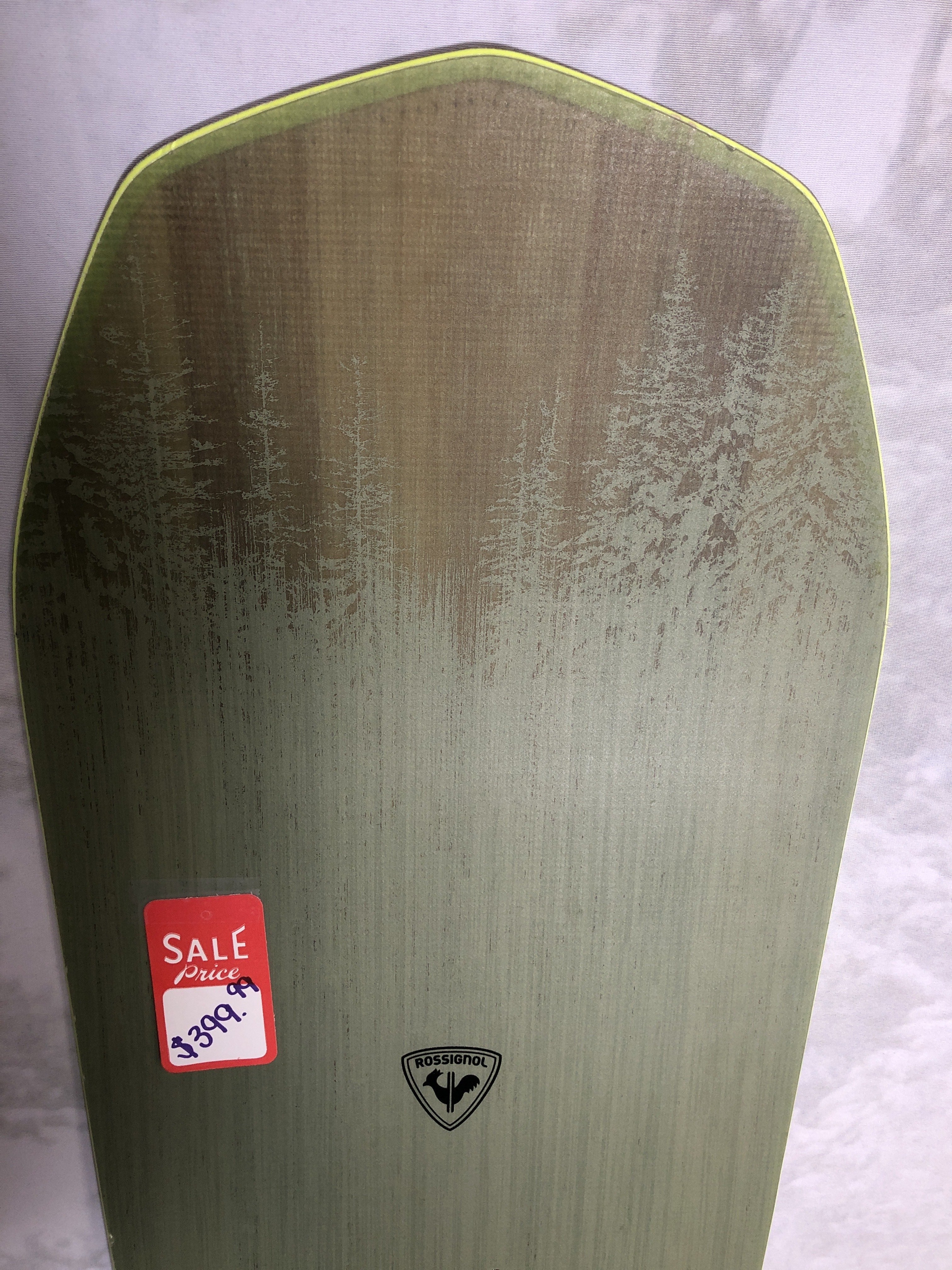 Used 2025 Rossignol Revenant 159CM w Snowboard