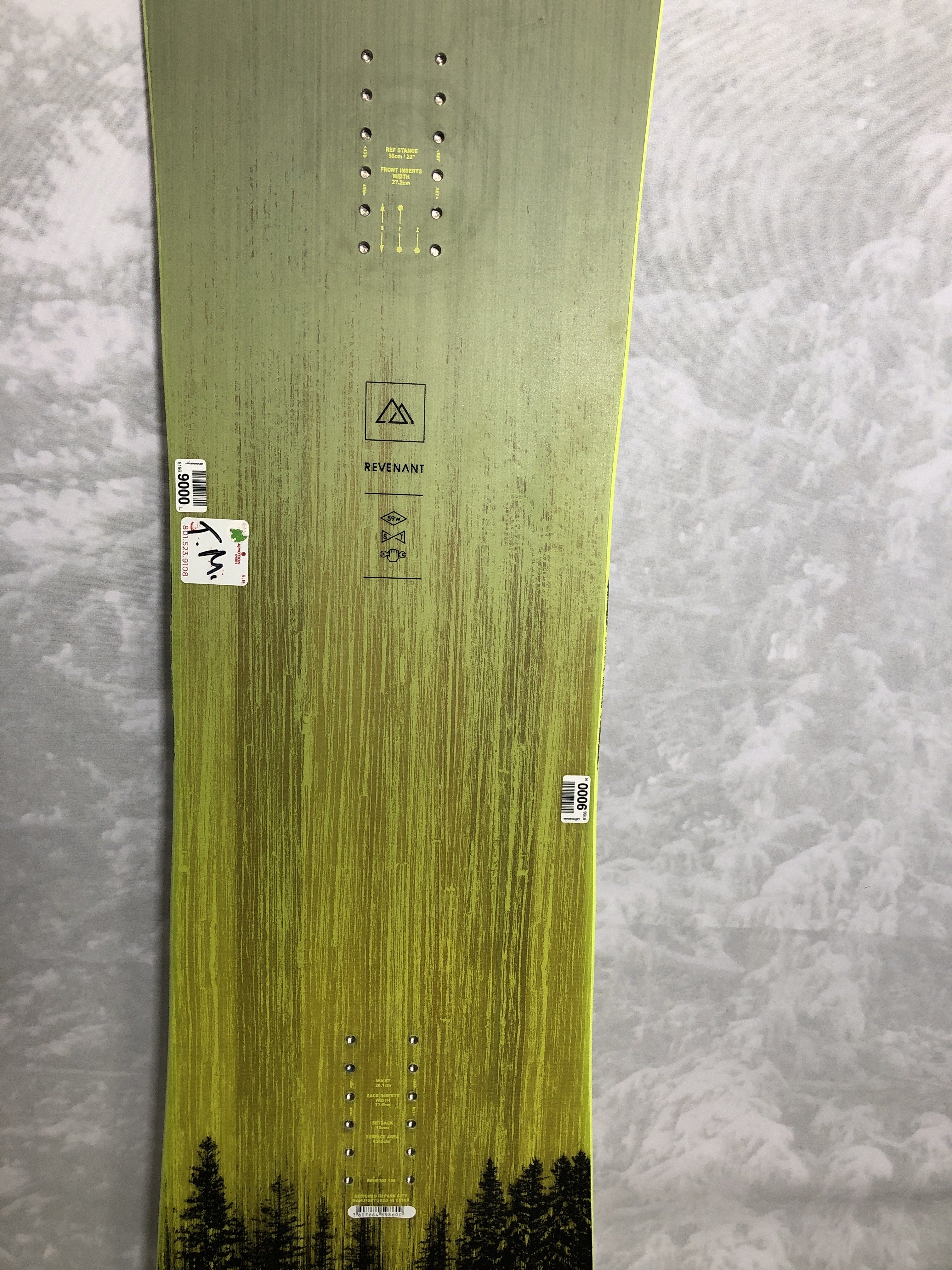Used 2025 Rossignol Revenant 159CM w Snowboard
