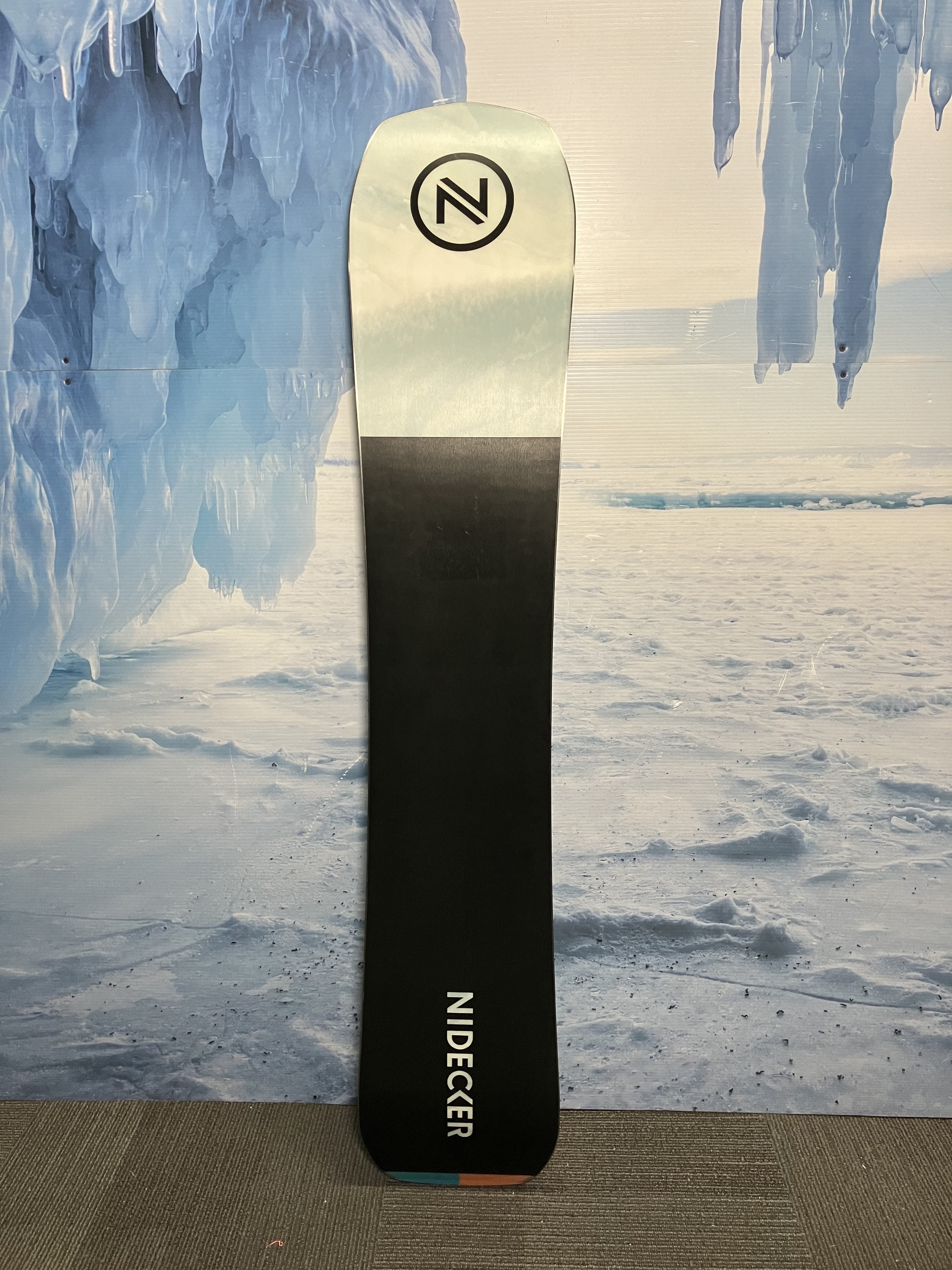 Lightly Used Nidecker Escape 2025 159CM Snowboard