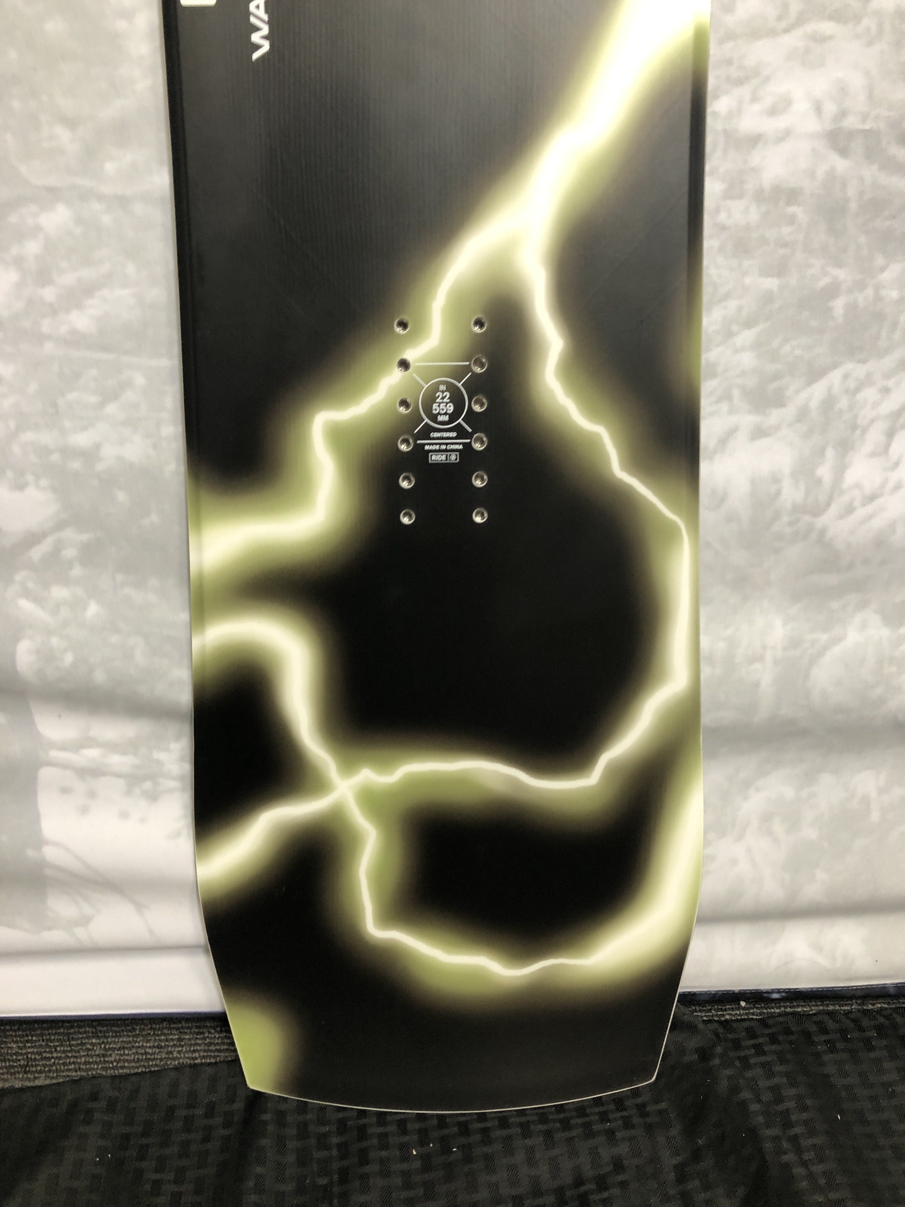 Used 2025 Ride Warpig 151CM Snowboard