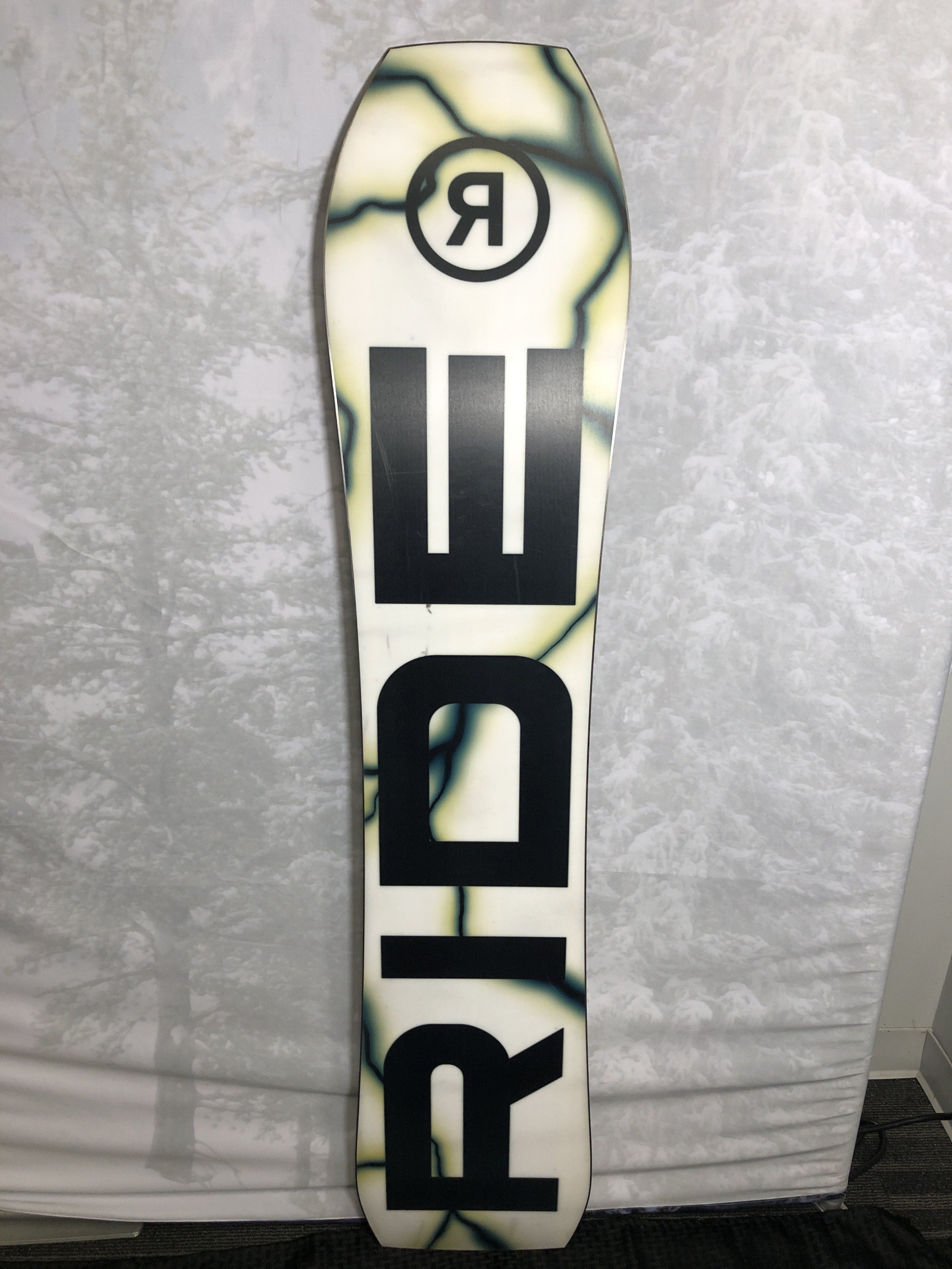 Used 2025 Ride Warpig 148CM Snowboard