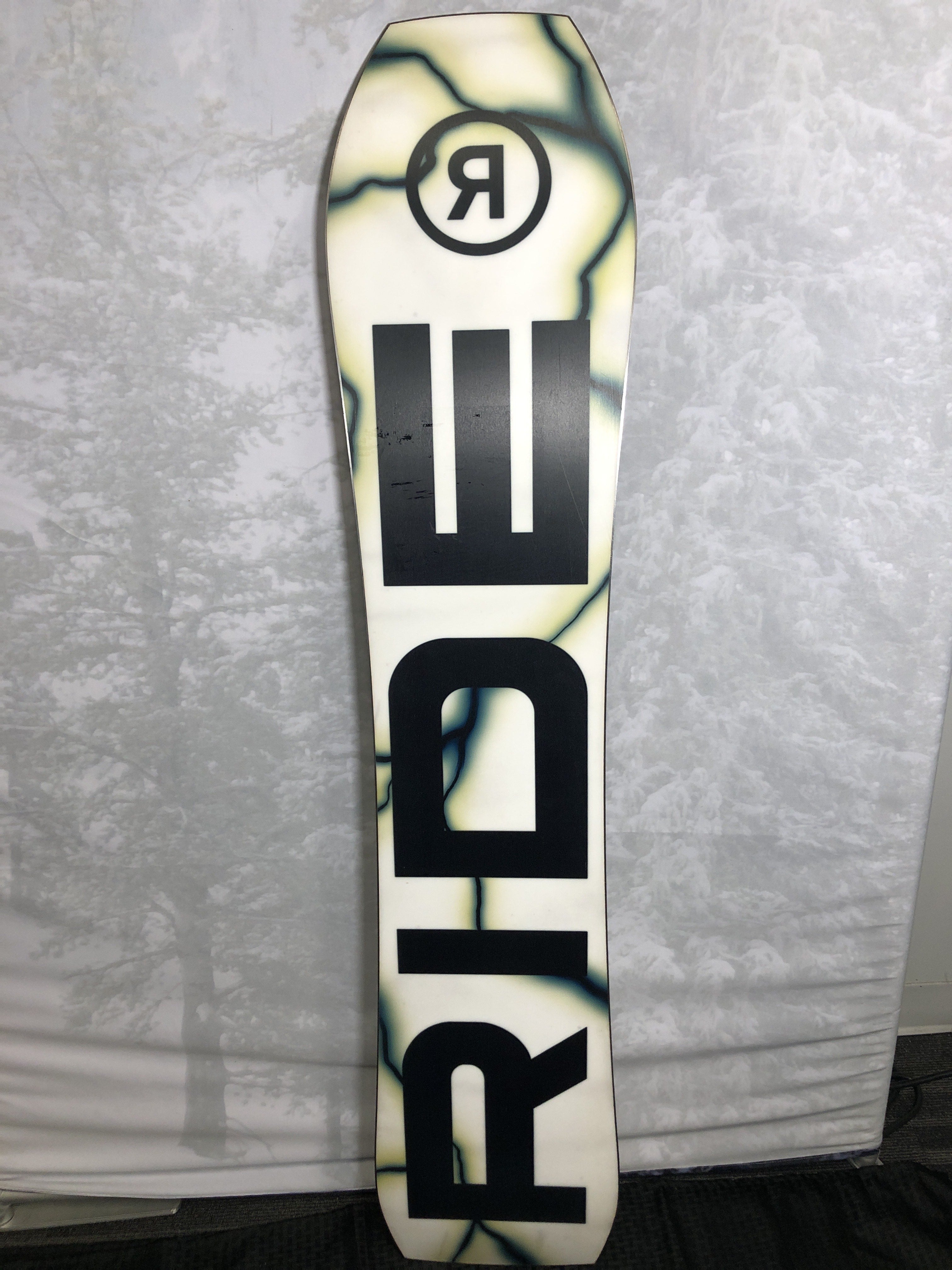 Used 2025 Ride Warpig 148CM Snowboard