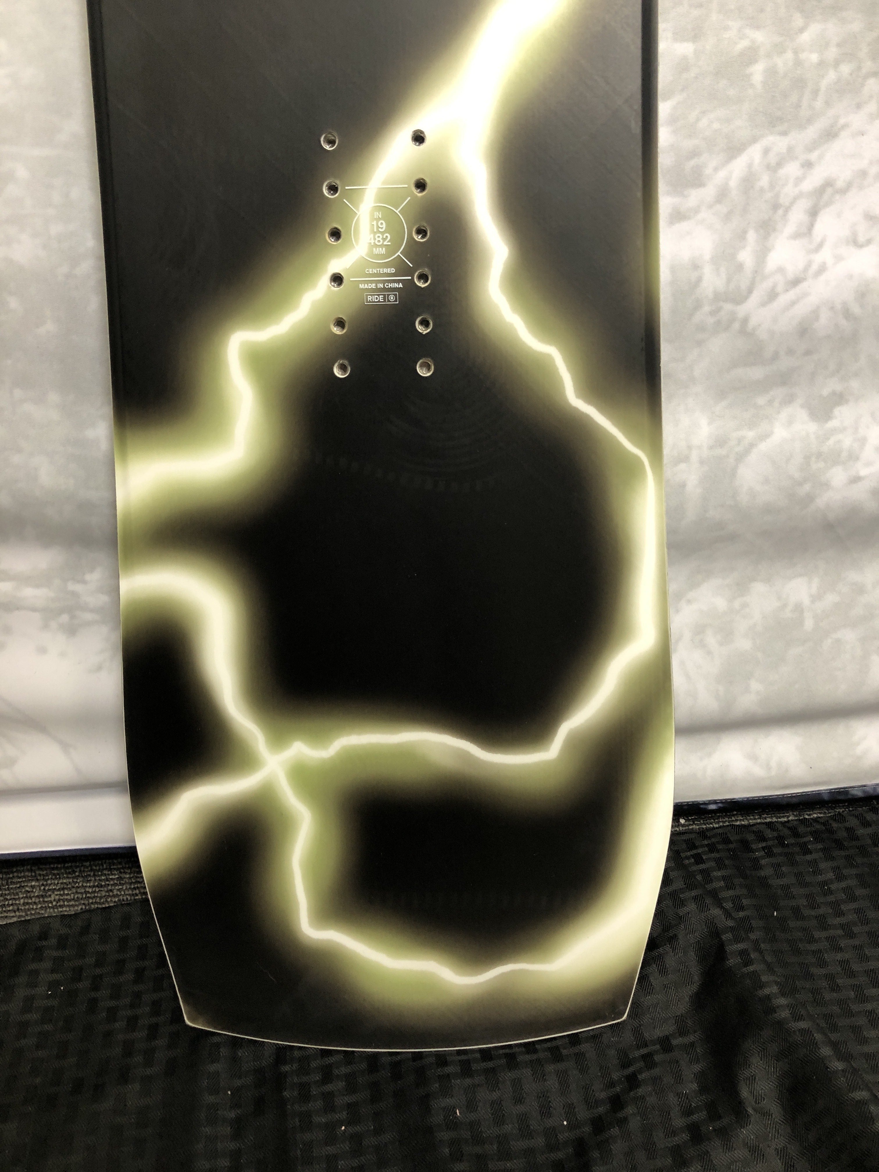 New 2025 Ride Warpig 142CM Snowboard