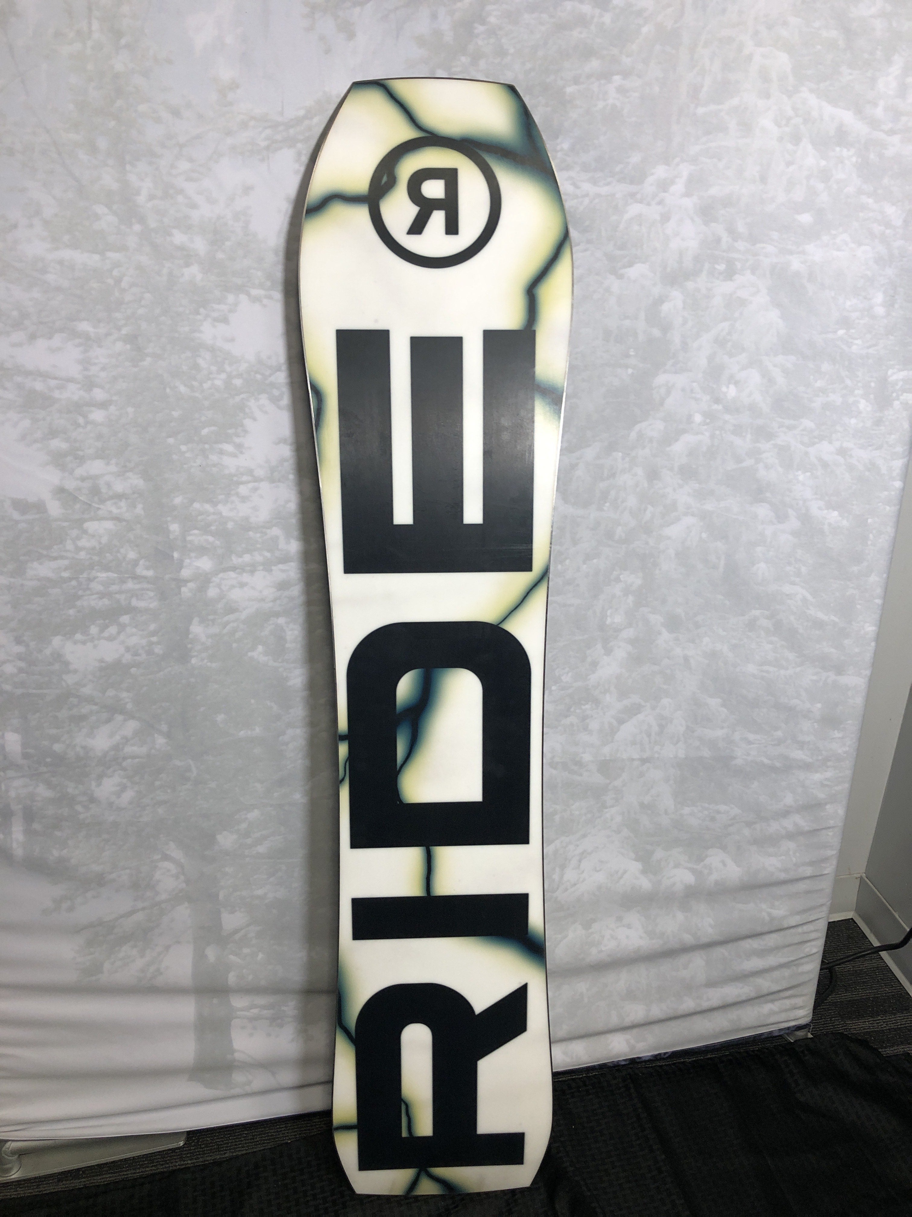 New 2025 Ride Warpig 142CM Snowboard