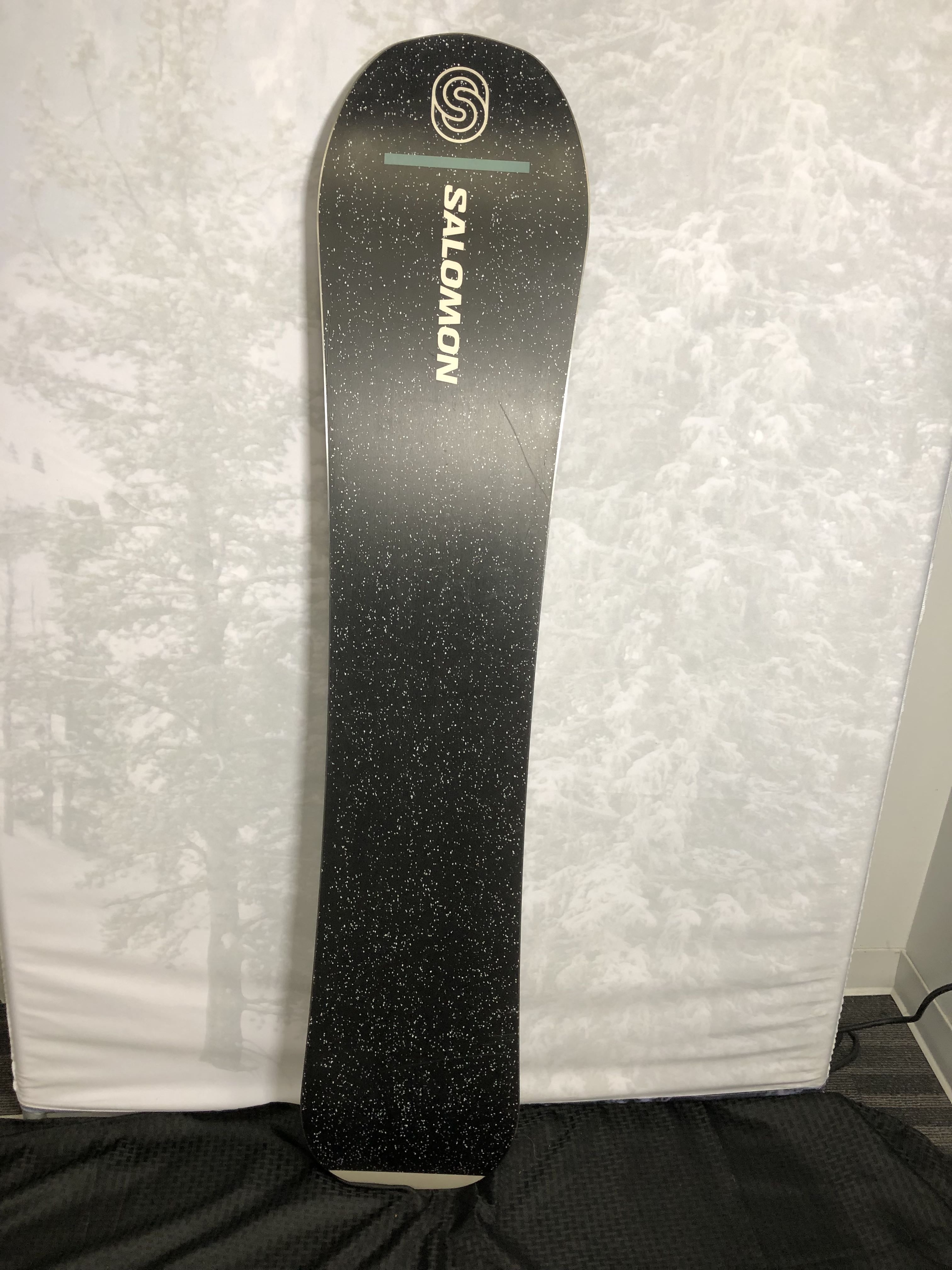 Used 2025 Salomon Super 8 Snowboard 151cm
