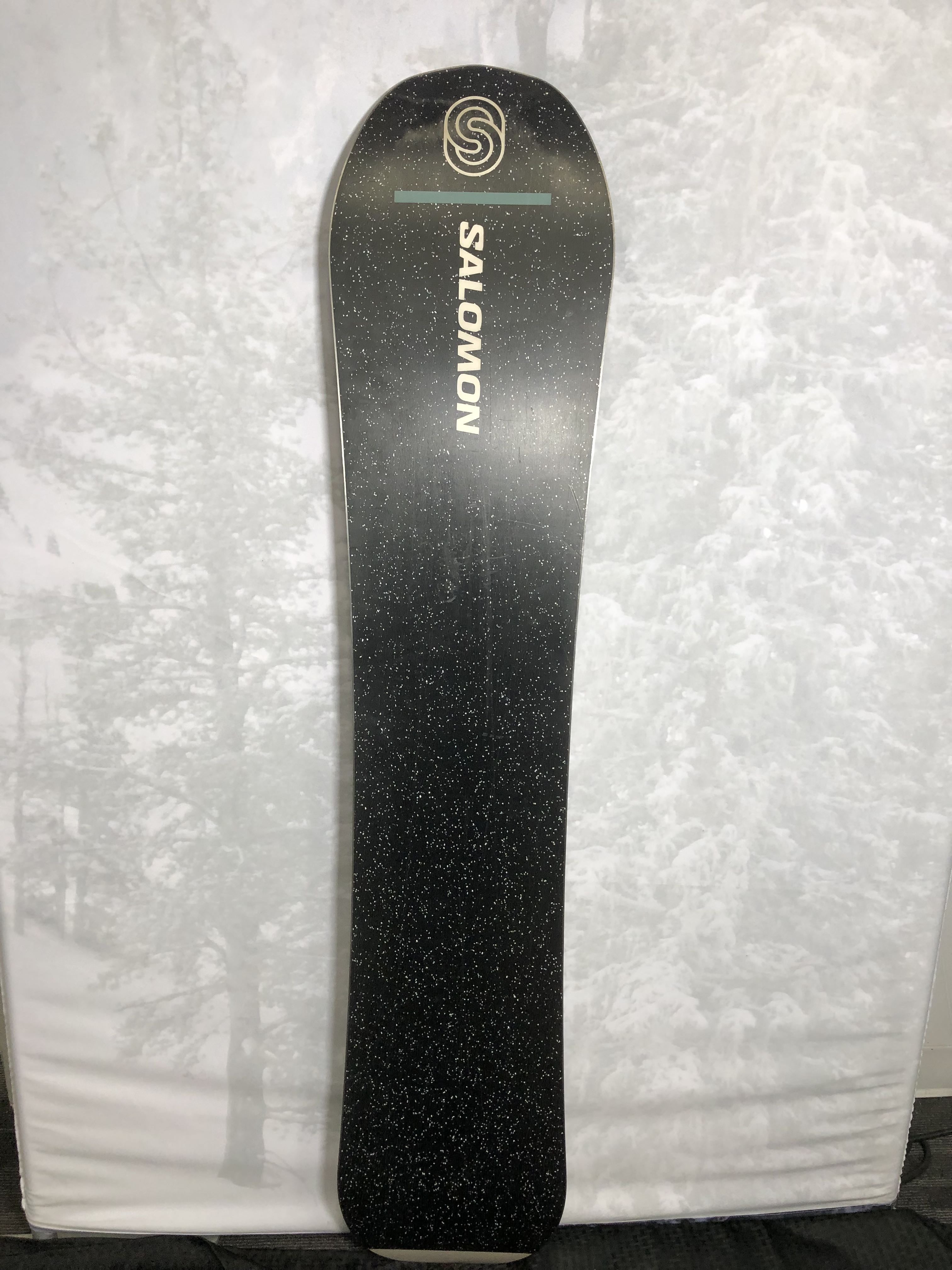 Used 2025 Salomon Super 8 Snowboard 154cm