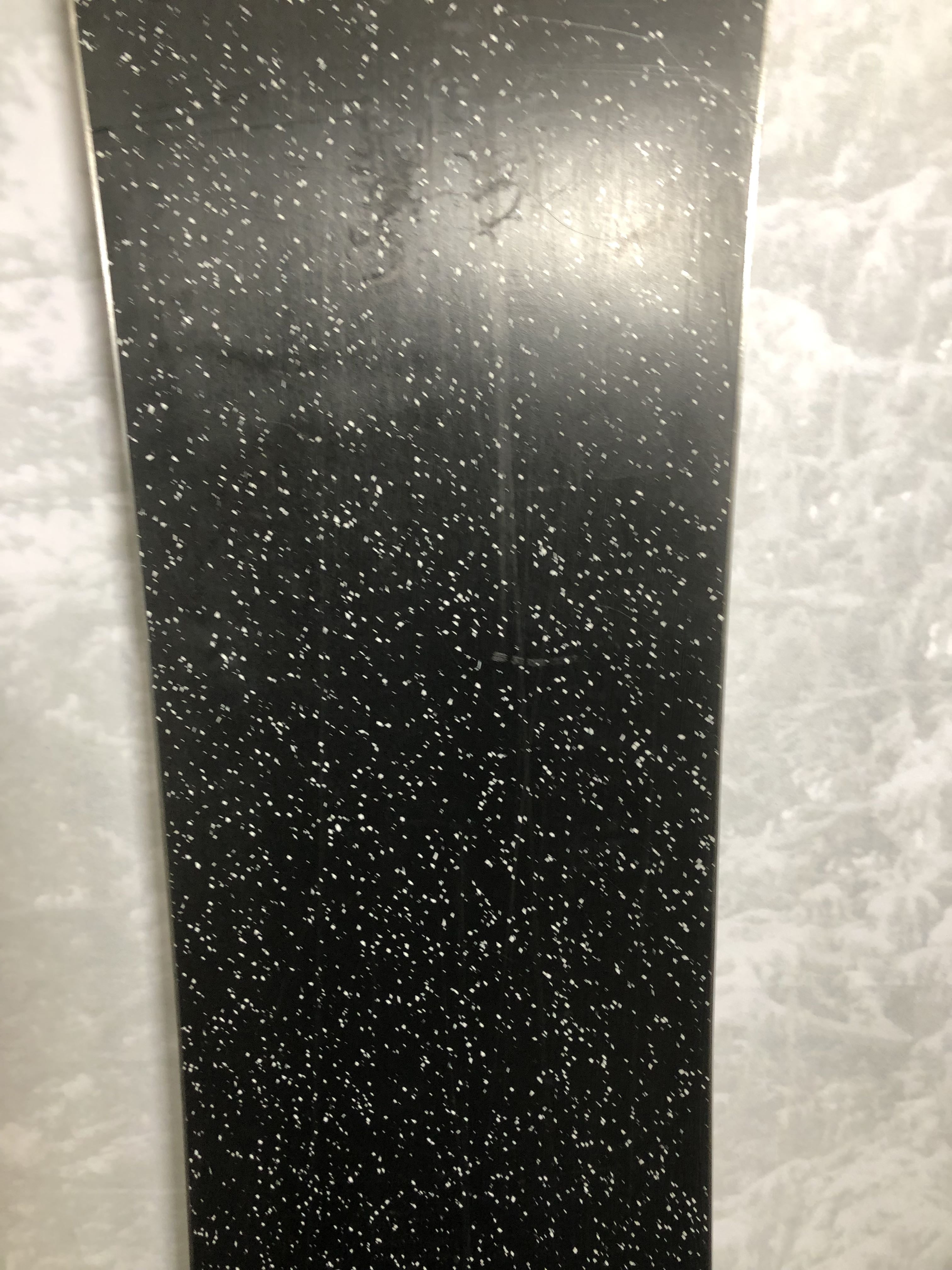 Used 2025 Salomon Super 8 Snowboard 154cm