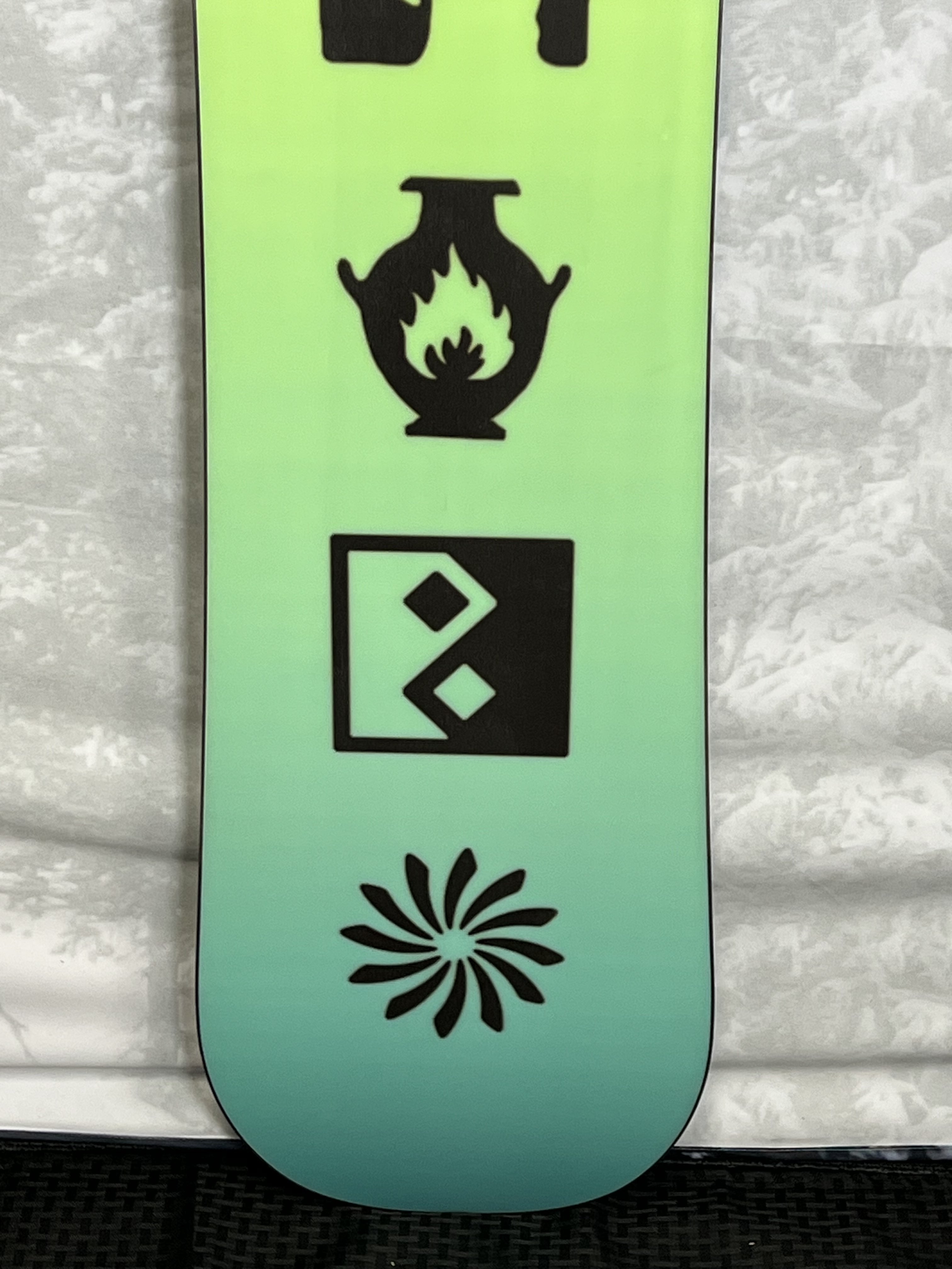 New K2 Embassy 157 CM Snowboard 2025