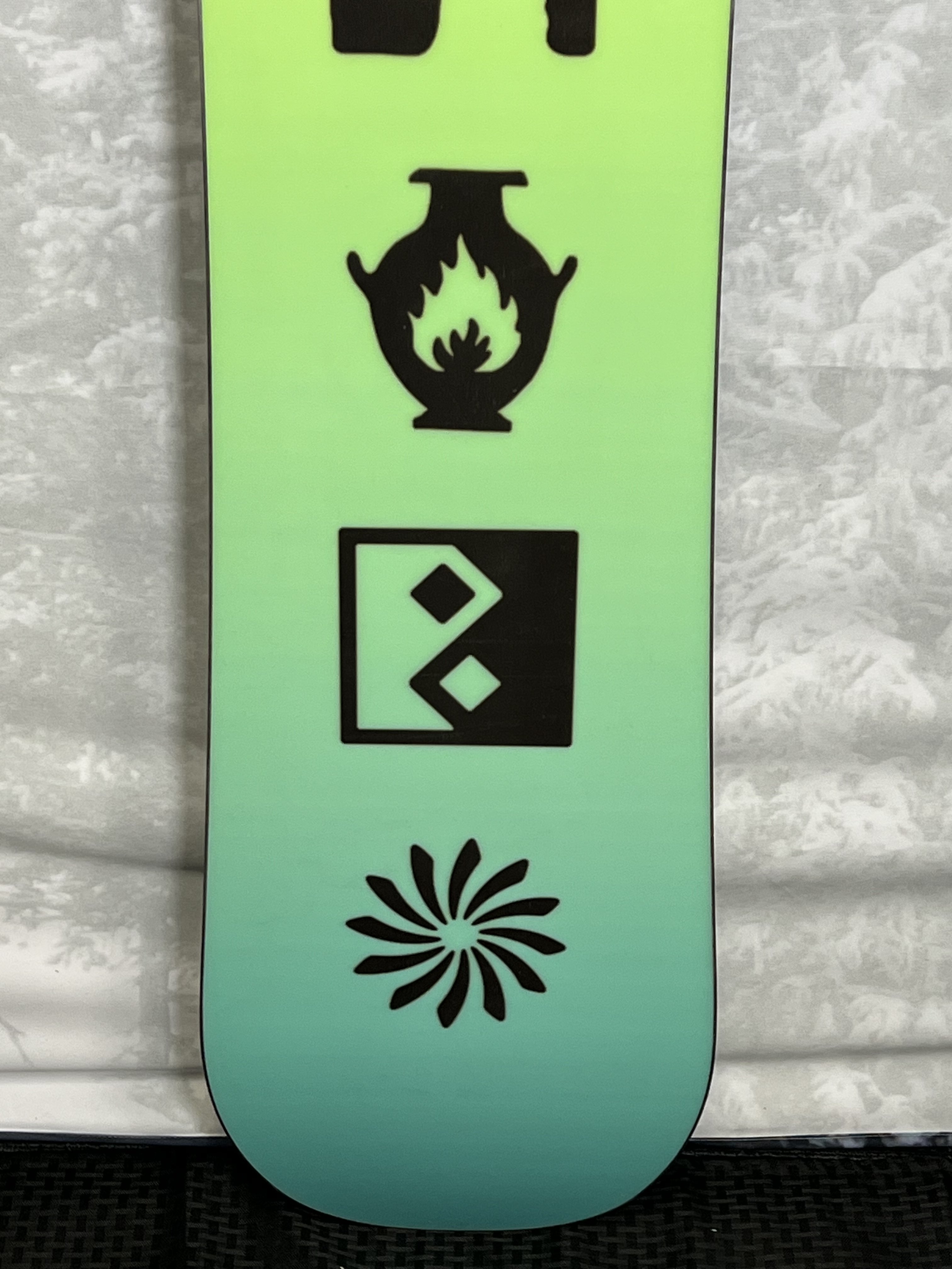 New K2 Embassy 162 CM Snowboard 2025