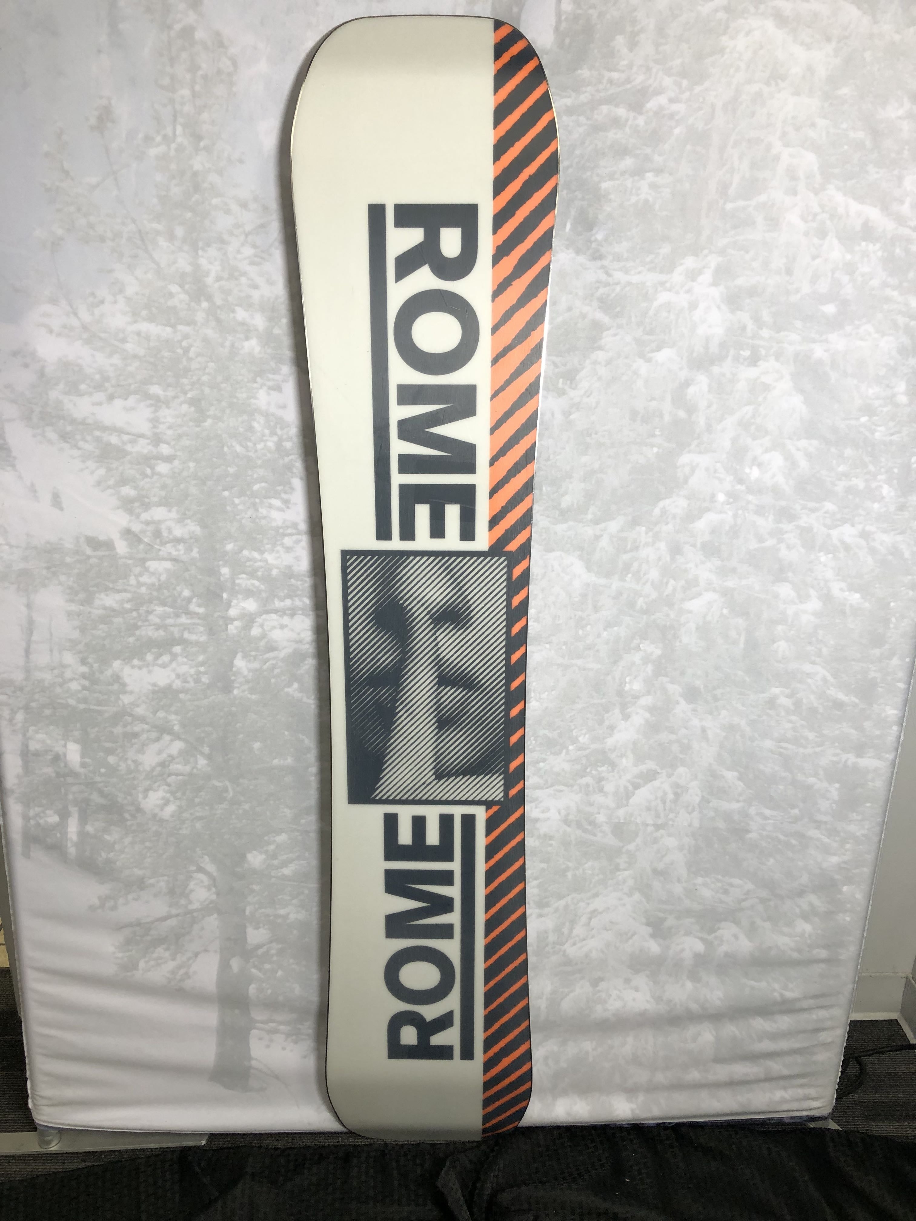 Used 2025 Rome Agent 157cm Snowboard