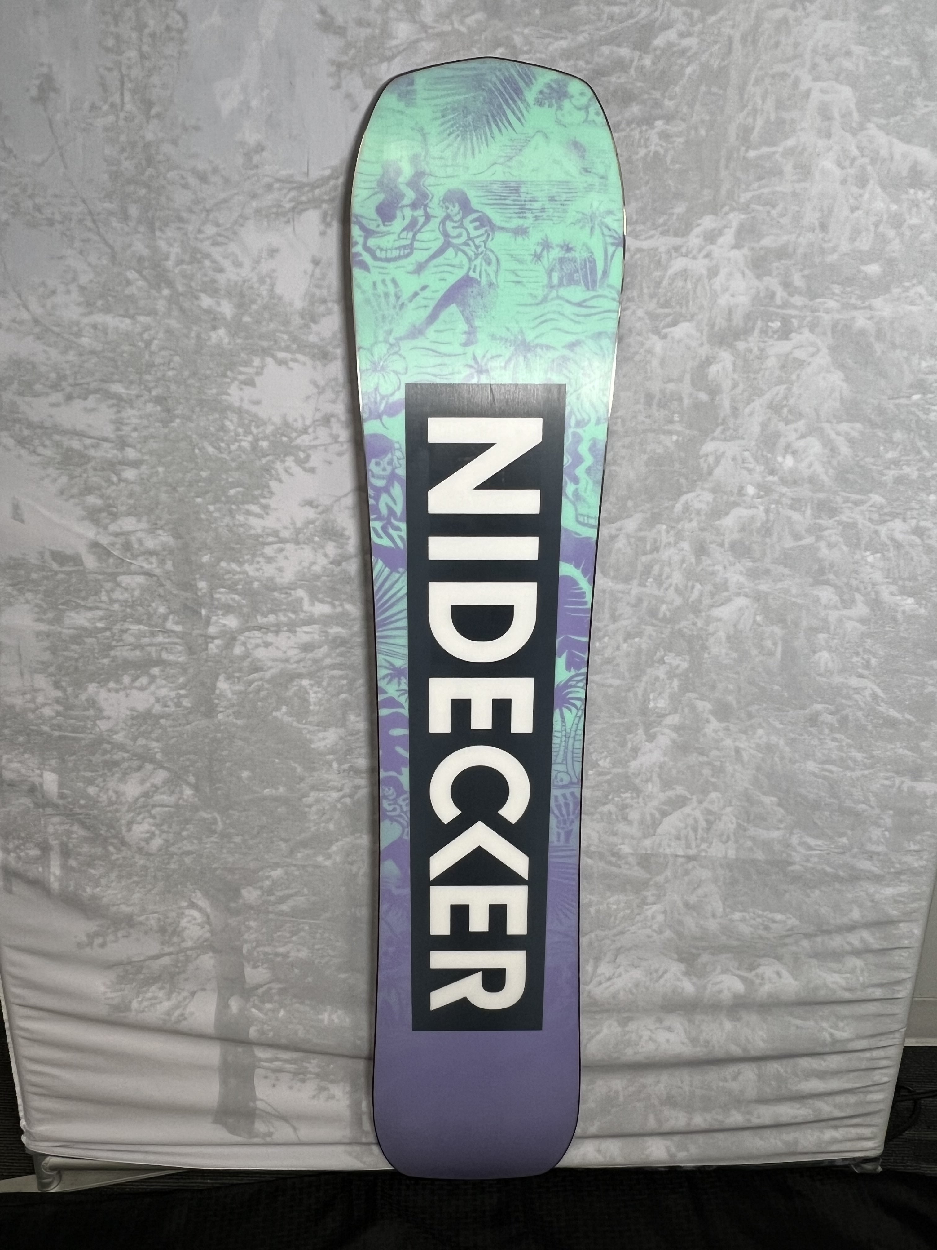 Lightly Used Nidecker Sensor 147 CM Women's Snowboard 2025