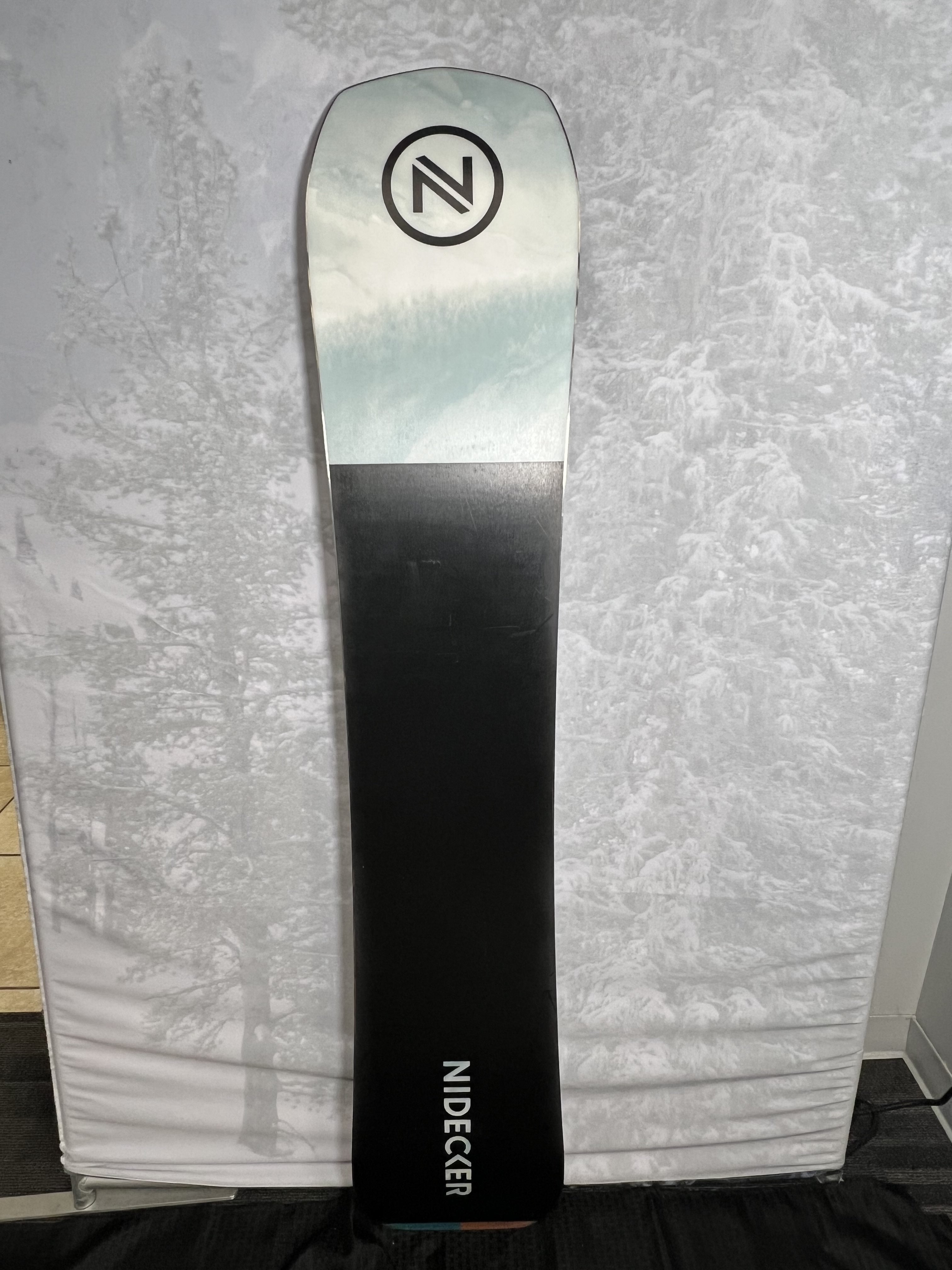 Lightly Used Nidecker Escape 162 CM Snowboard 2025