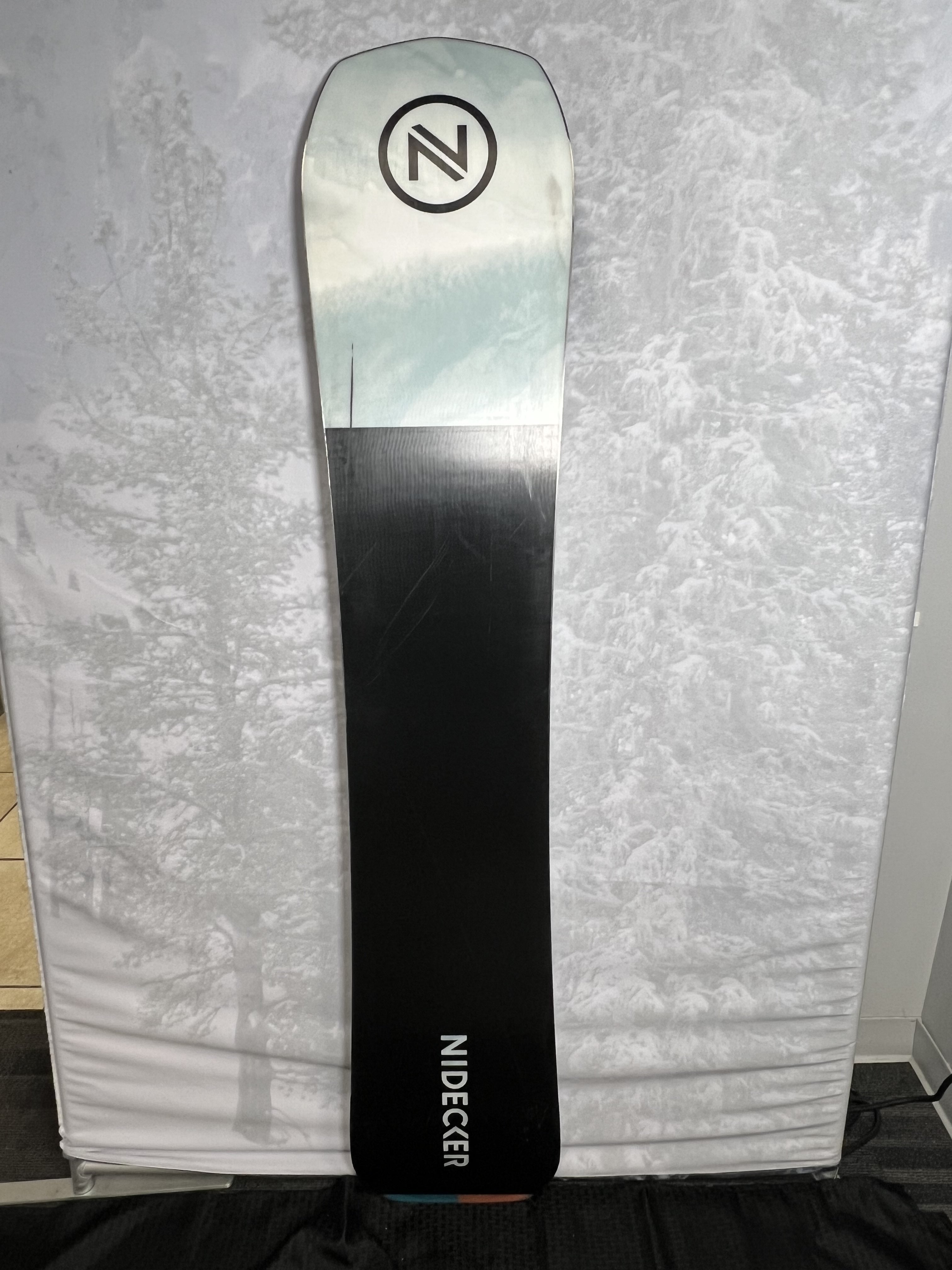 Lightly Used Nidecker Escape 165 CM Snowboard 2025