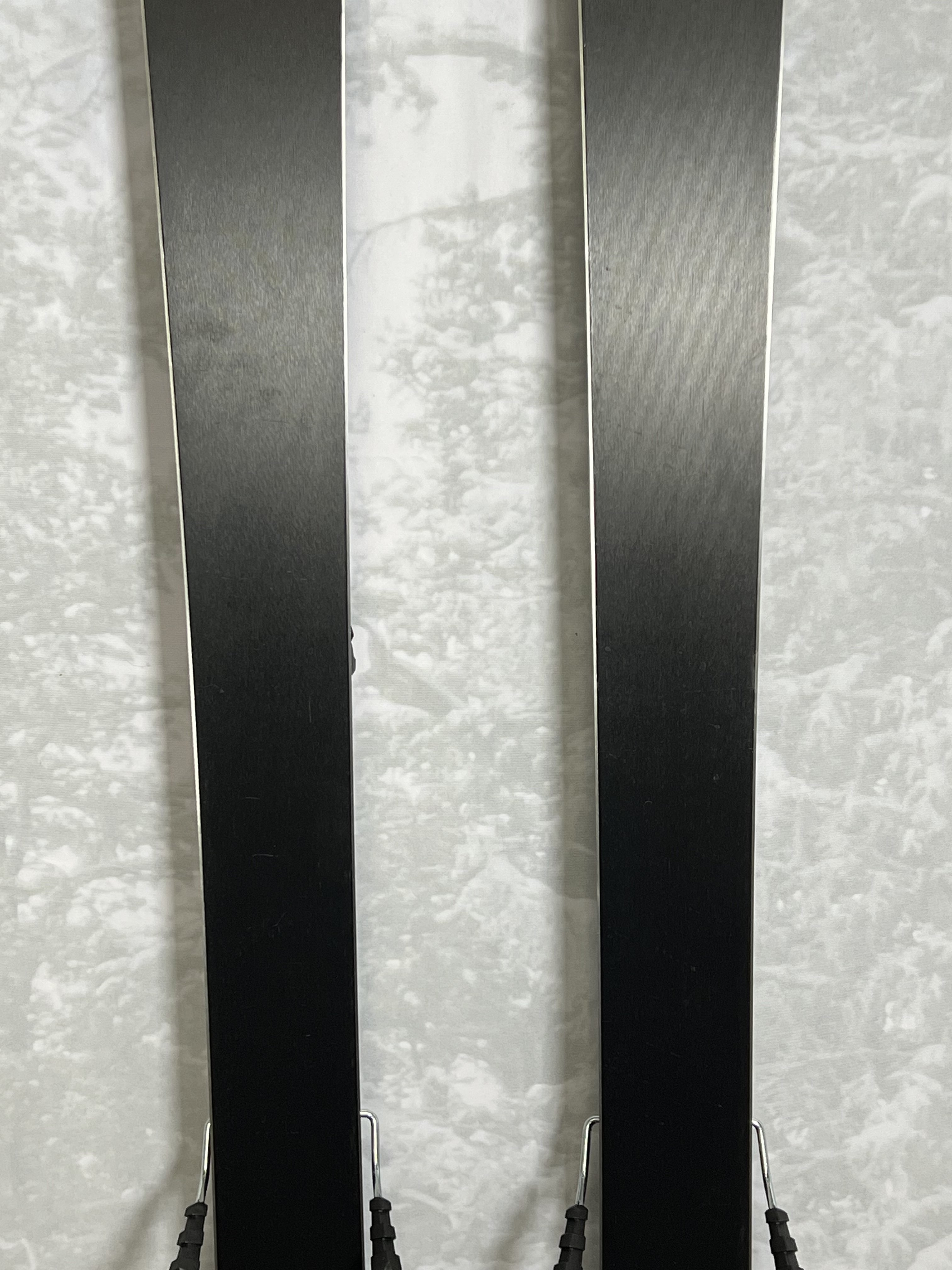 New Atomic Maverick Skis 88 TI 184 cm 2024 w/ Atomic Strive 13 GW Demo Bindings