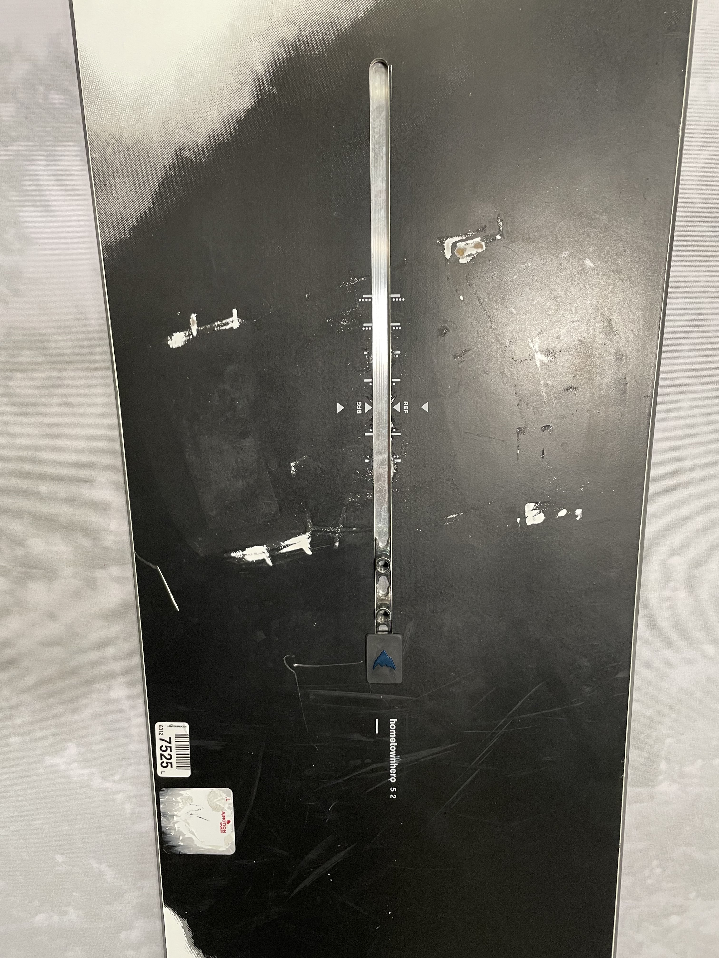 Used 2025 Burton Hometown Hero 152cm Snowboard