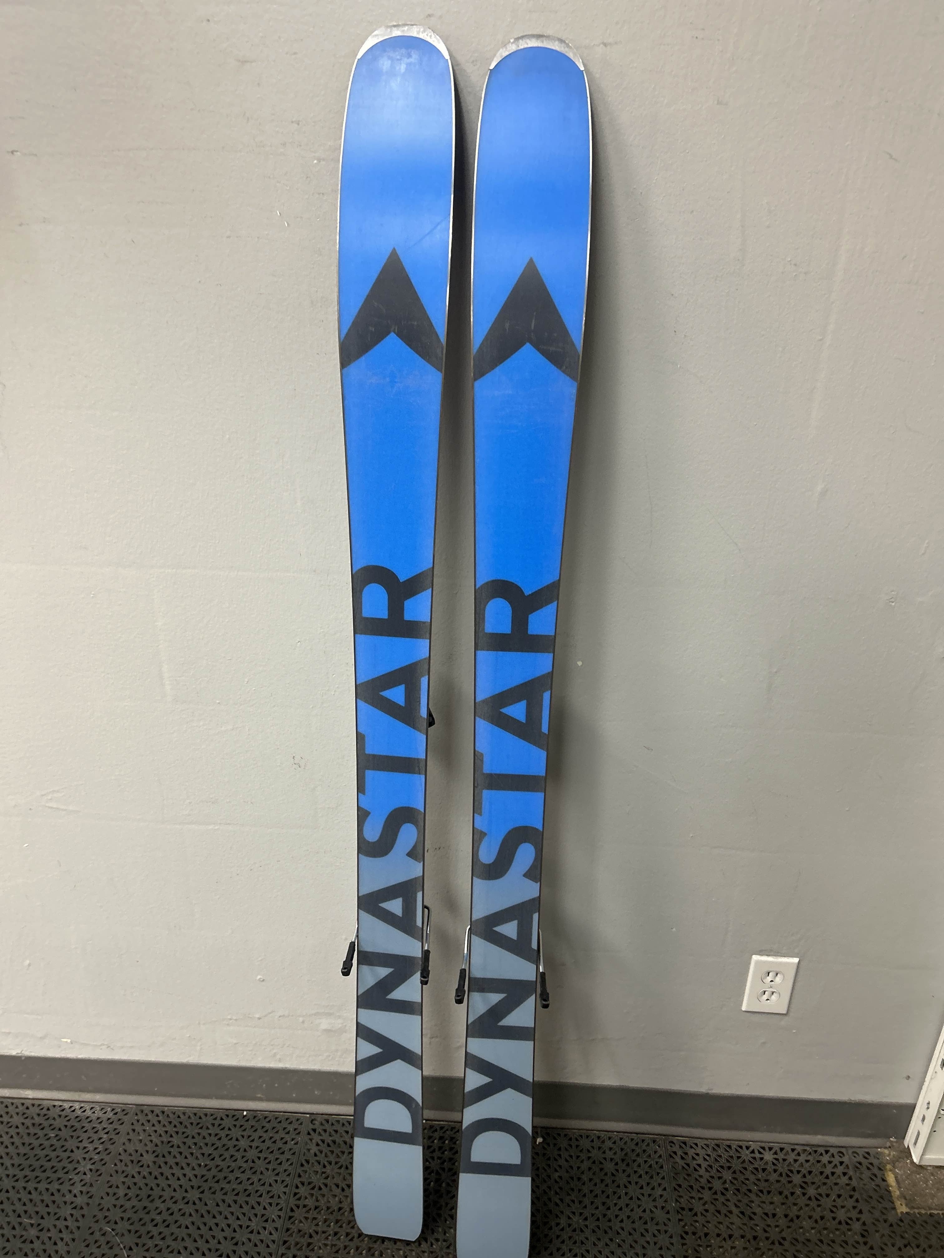 Used Dynastar M-Pro 90 Ski 162cm w/ Look NX 12 Demo Binding