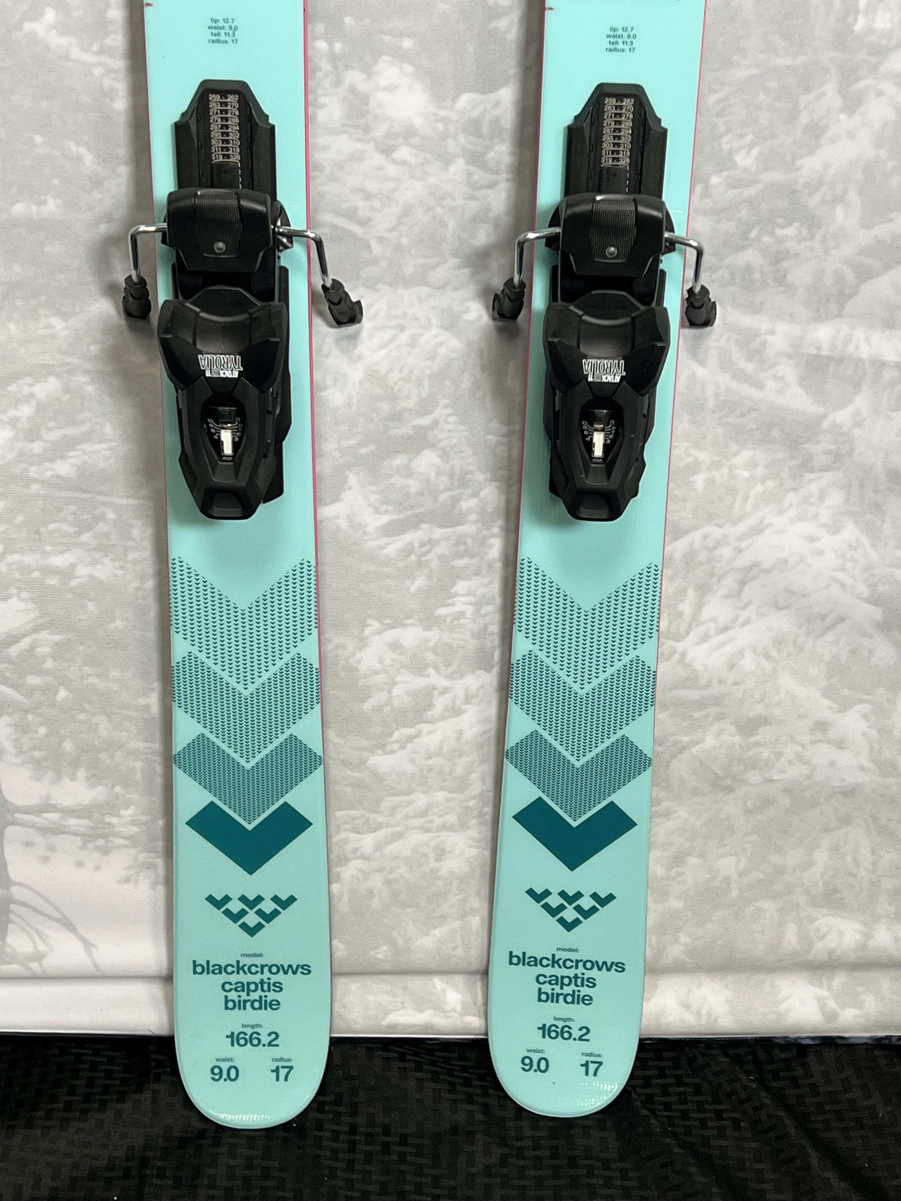 New Black Crows Captis Birdie Women's Skis 90 166 cm 2025 w/ Tyrolia Attack LYT 11 Demo Bindings