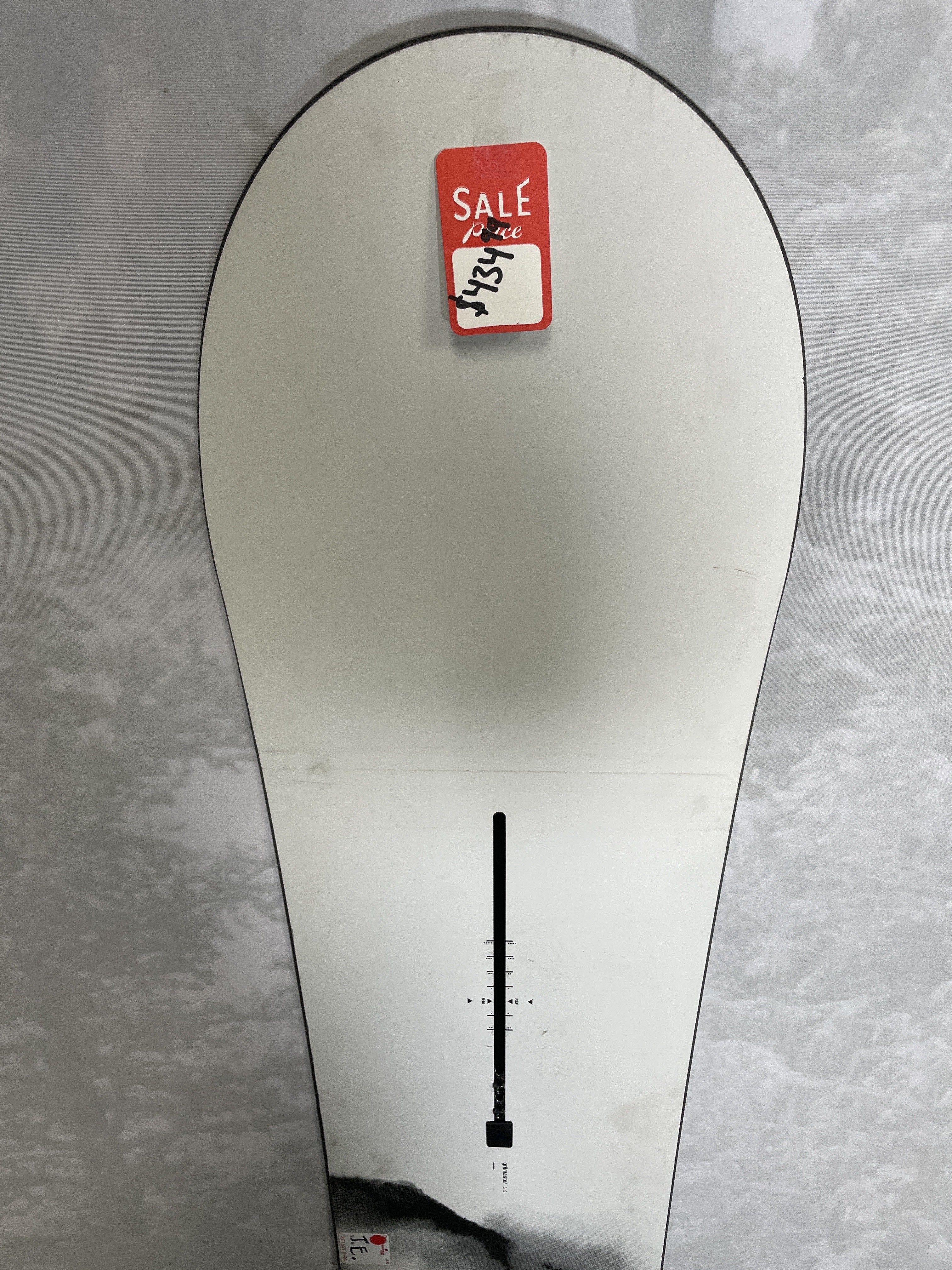 Lightly Used Burton Family Tree Grill Master Camber 2025 155 CM Snowboard