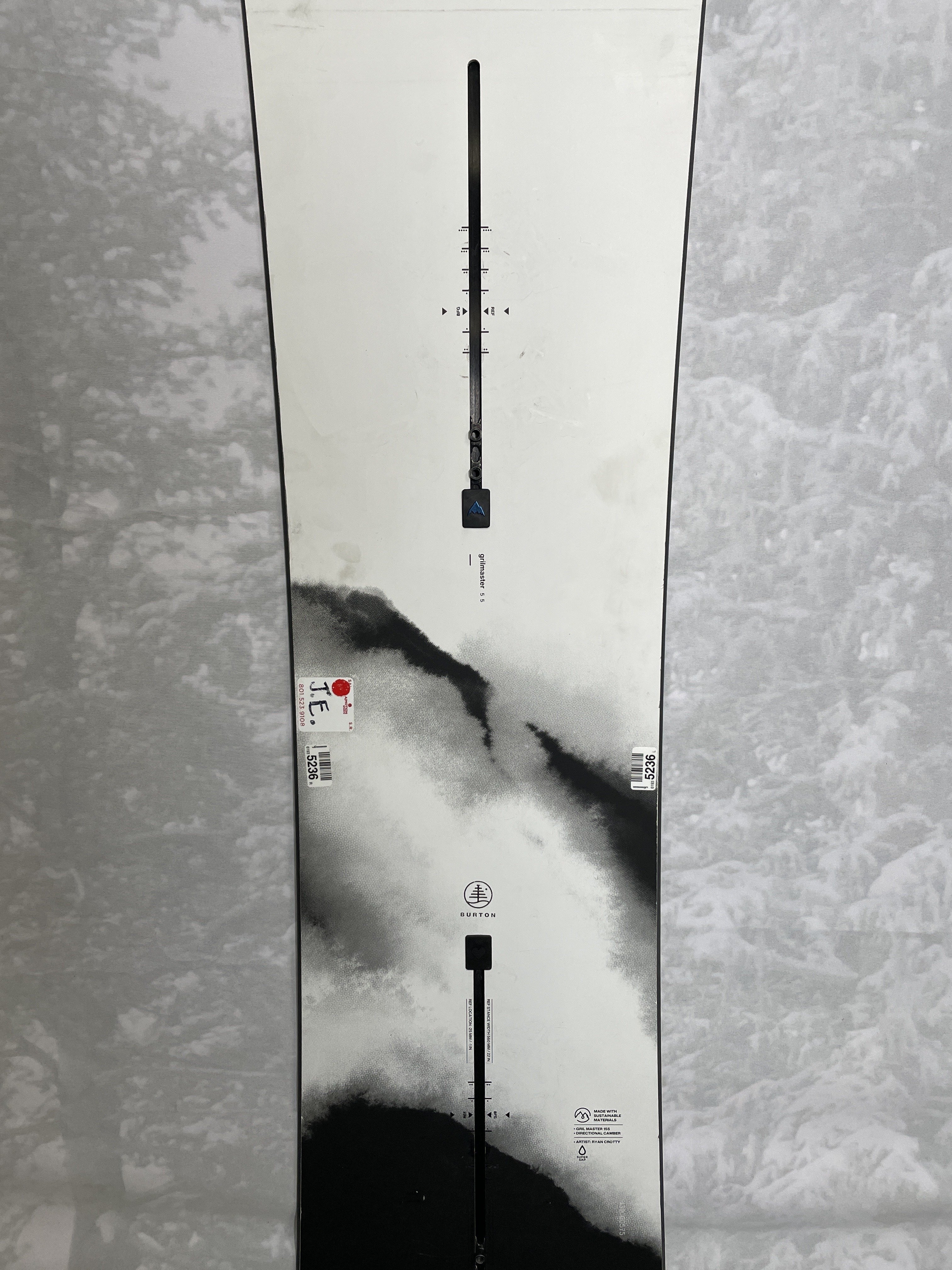 Lightly Used Burton Family Tree Grill Master Camber 2025 155 CM Snowboard