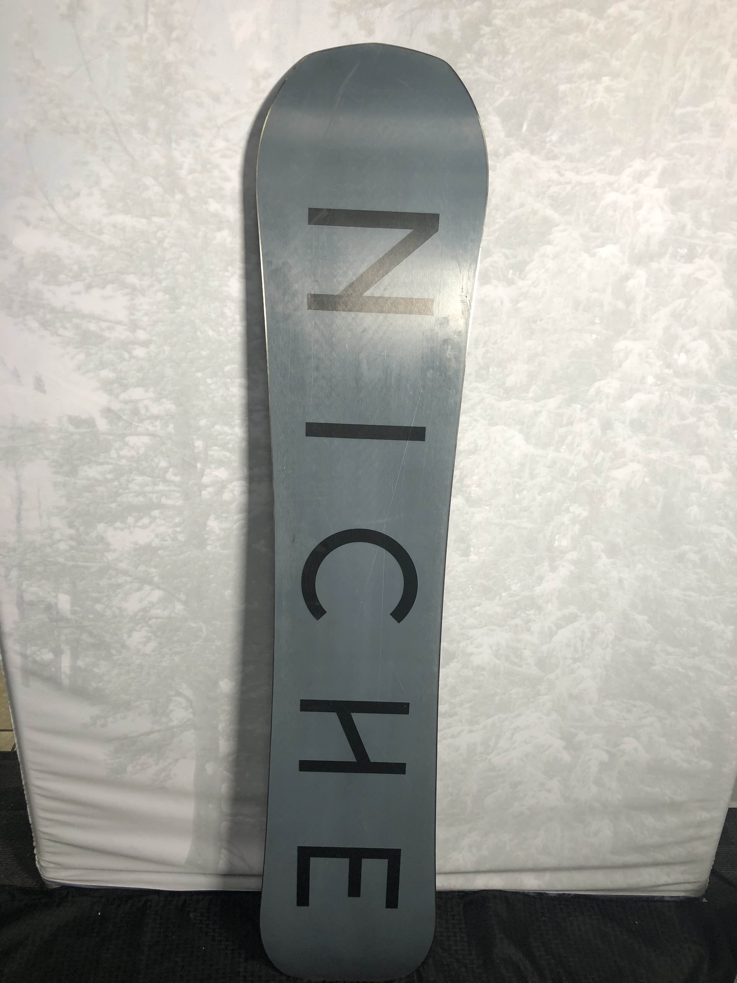 Lightly Used Niche Nightshade 2024 Snowboard- 145 cm