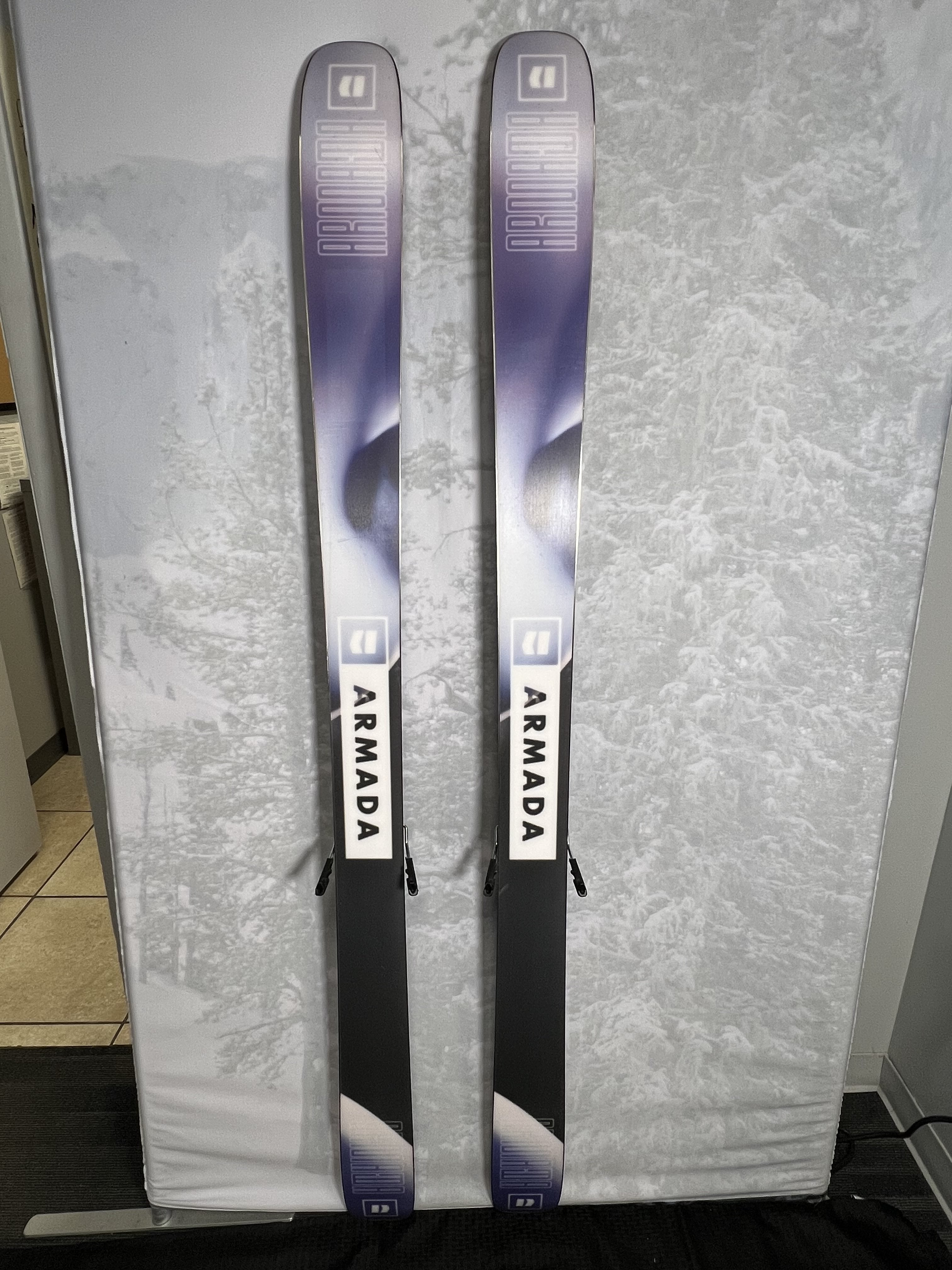 Lightly Used Armada ARV 106 188 cm Skis 2025 w/Armada Strive 13 GW Demo Bindings