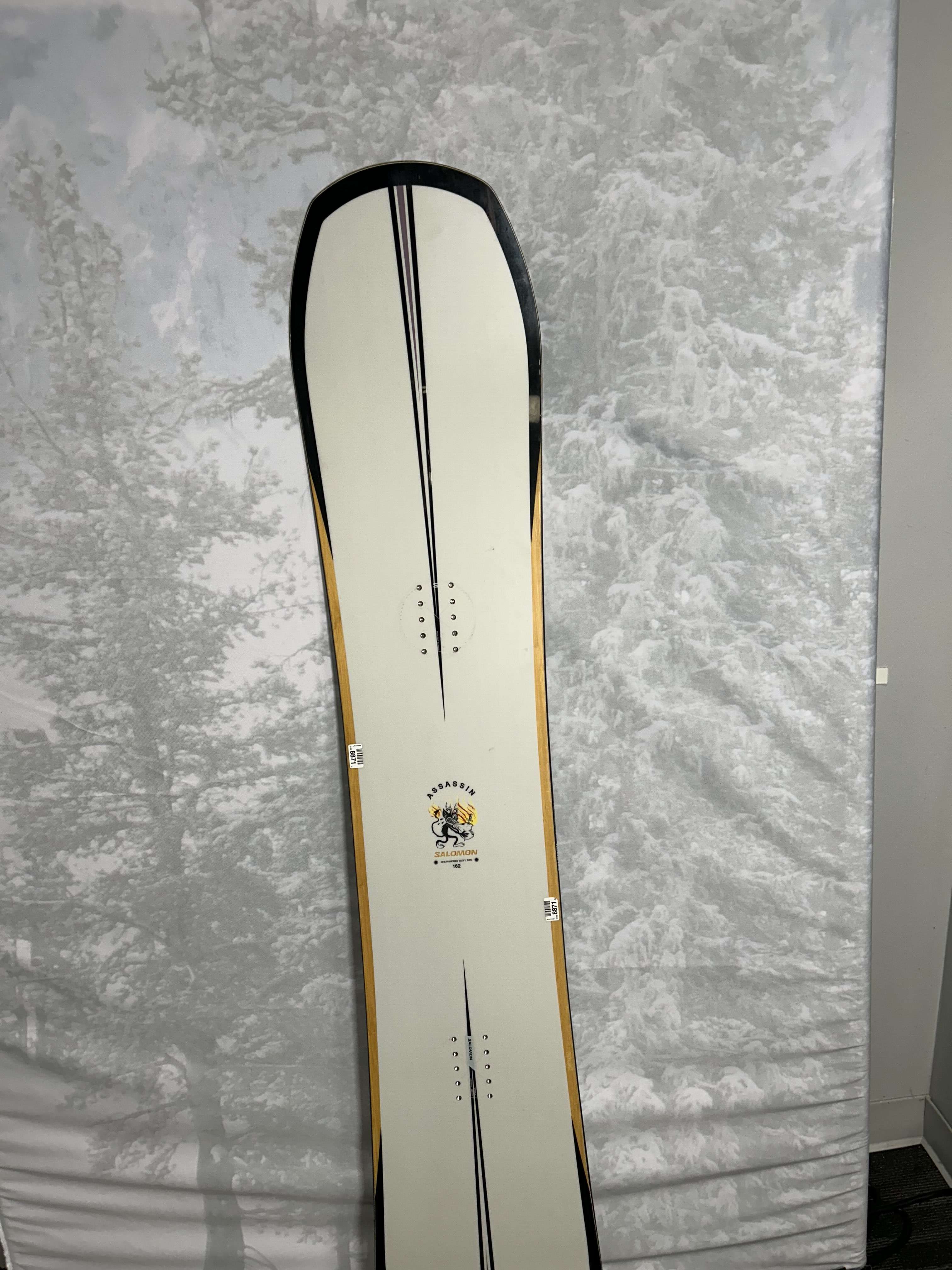 Lightly Used 2025 Salomon Assassin 162CM Snowboard