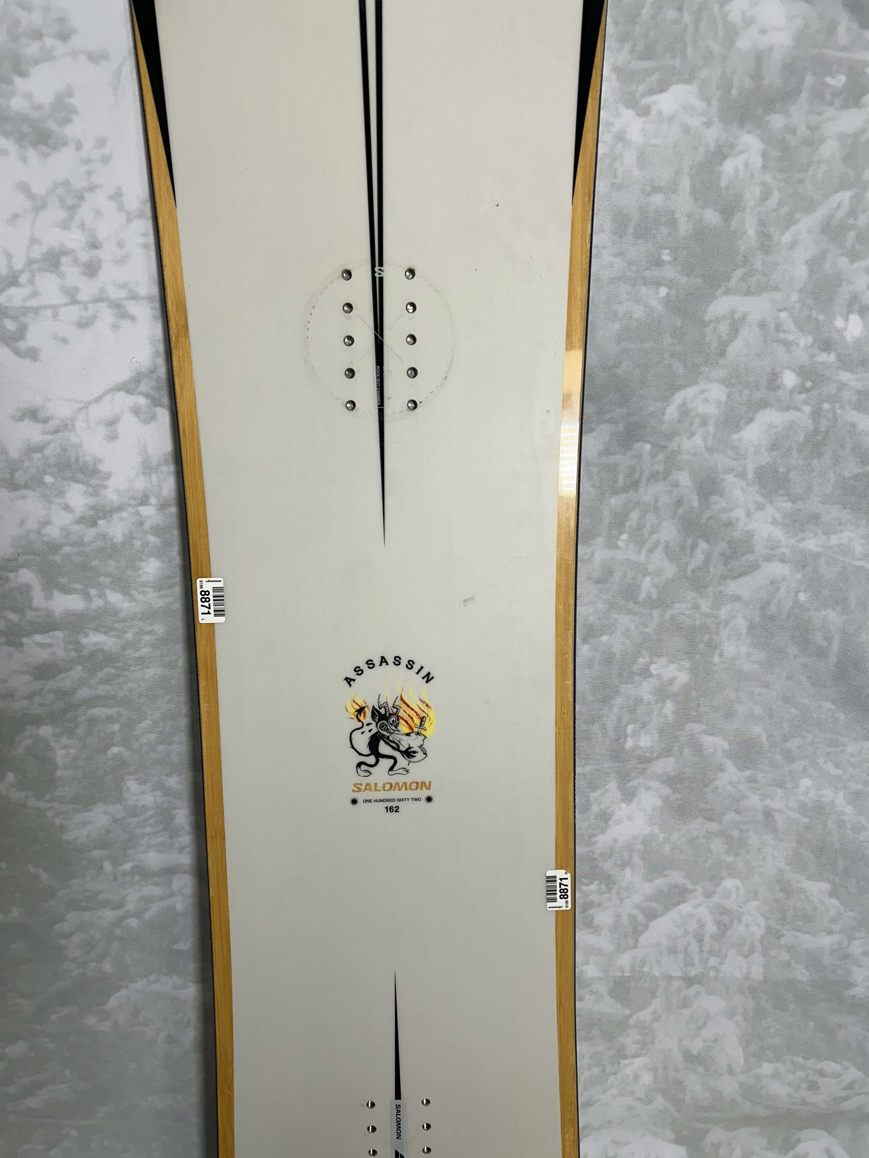 Lightly Used 2025 Salomon Assassin 162CM Snowboard
