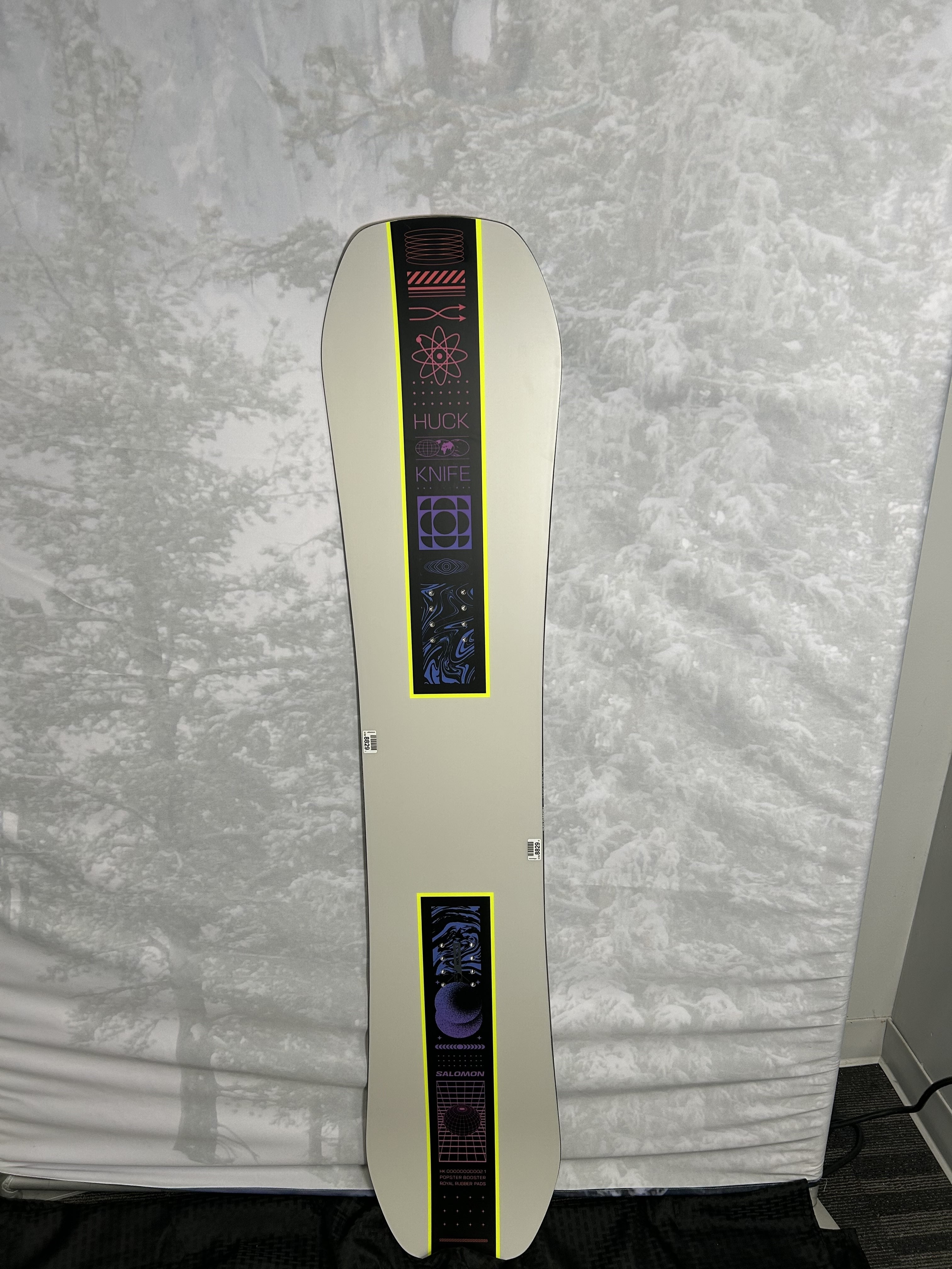 Used 2025 Salomon Huck Knife Grom 140cm Snowboard