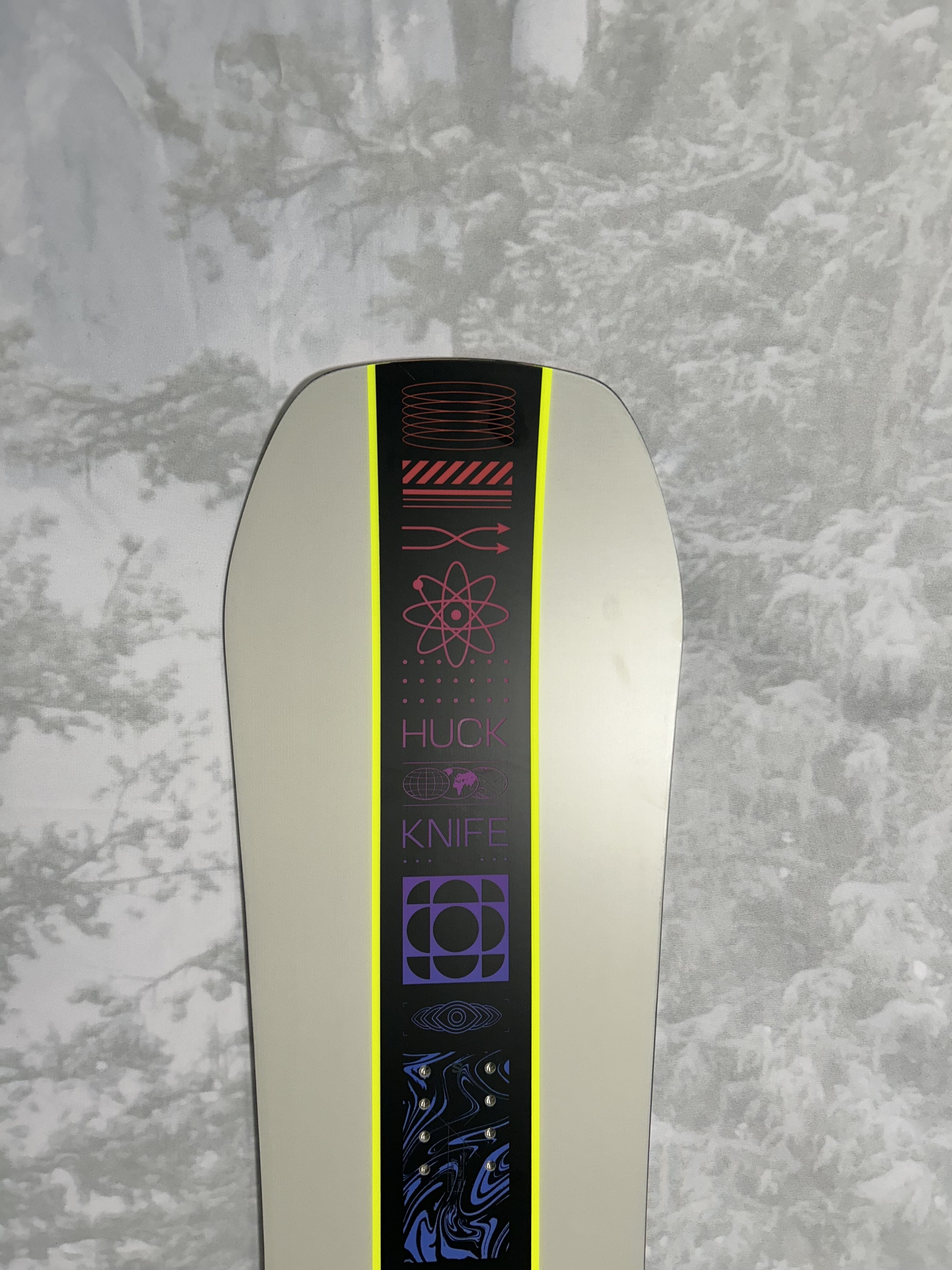 Used 2025 Salomon Huck Knife Grom 140cm Snowboard
