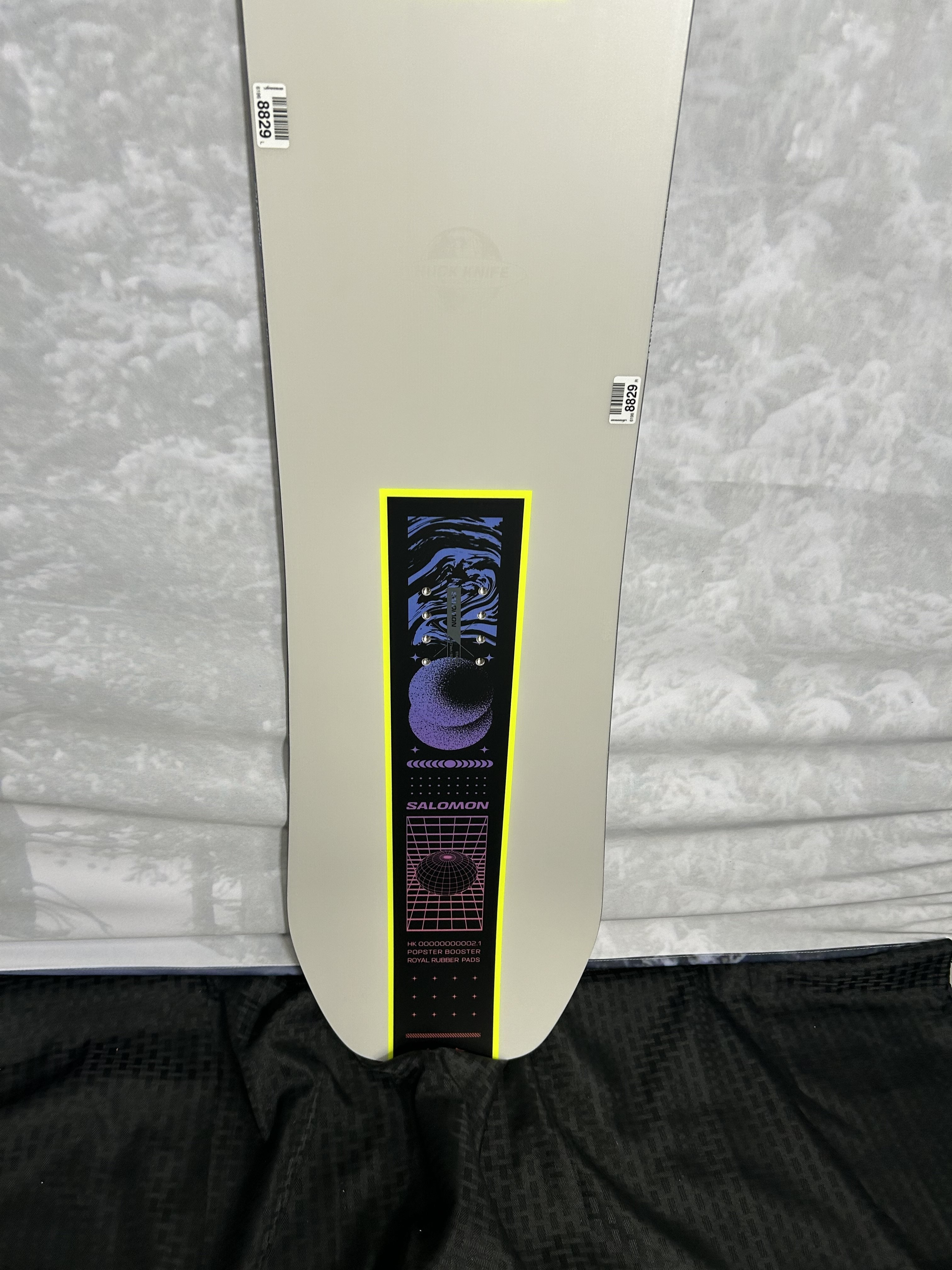 Used 2025 Salomon Huck Knife Grom 140cm Snowboard
