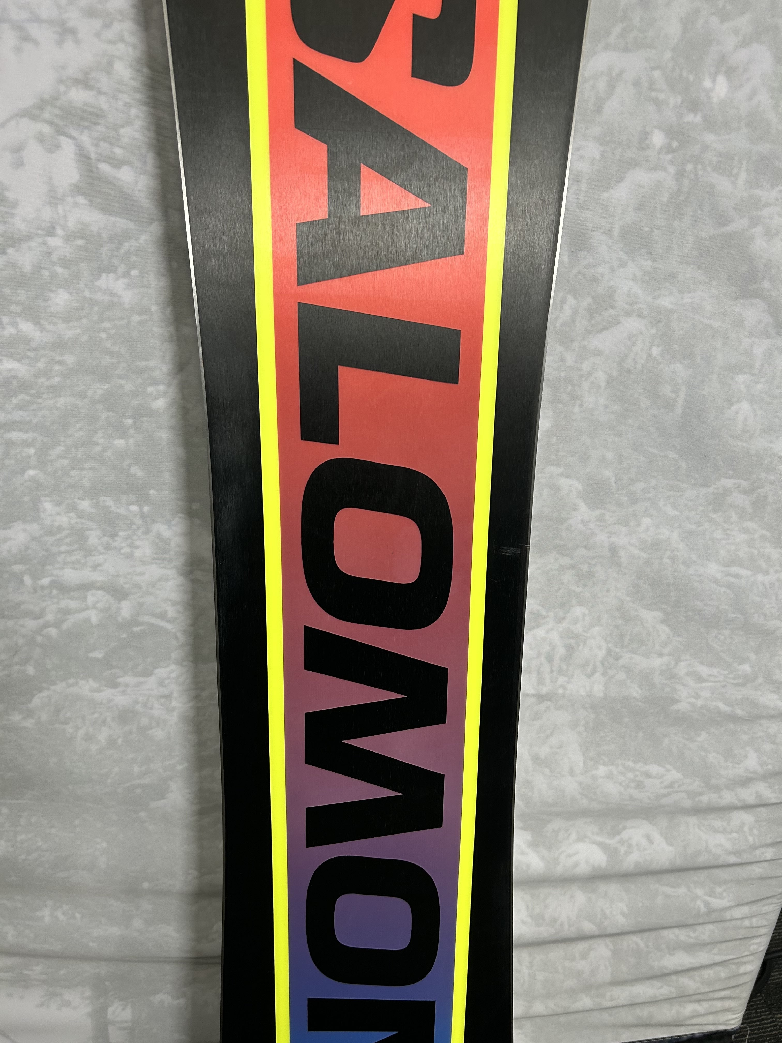 Used 2025 Salomon Huck Knife Grom 140cm Snowboard