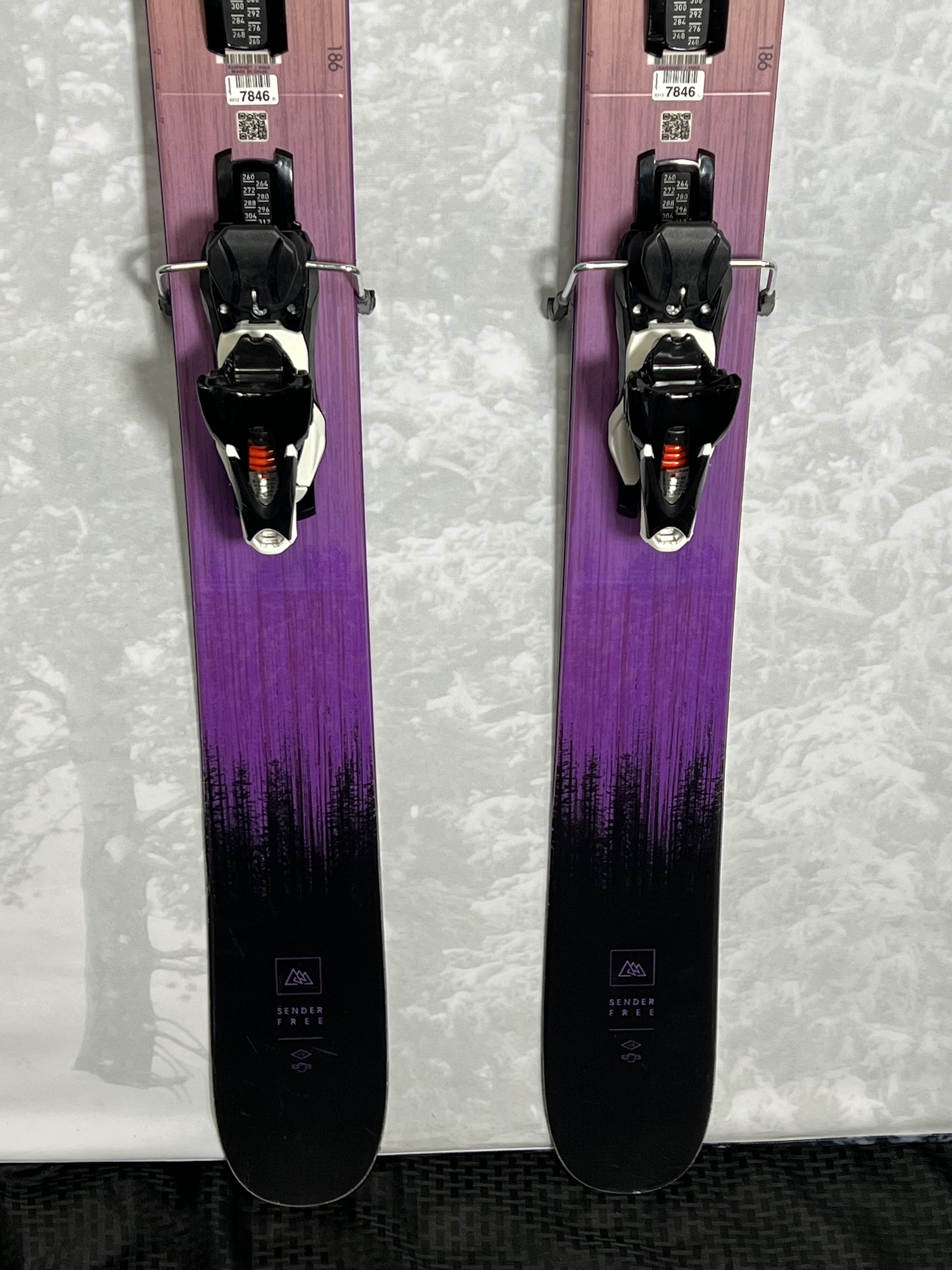 Lightly Used Rossignol Sender Free 118 186 cm Skis 2025 w/Look Konect GW Demo Bindings
