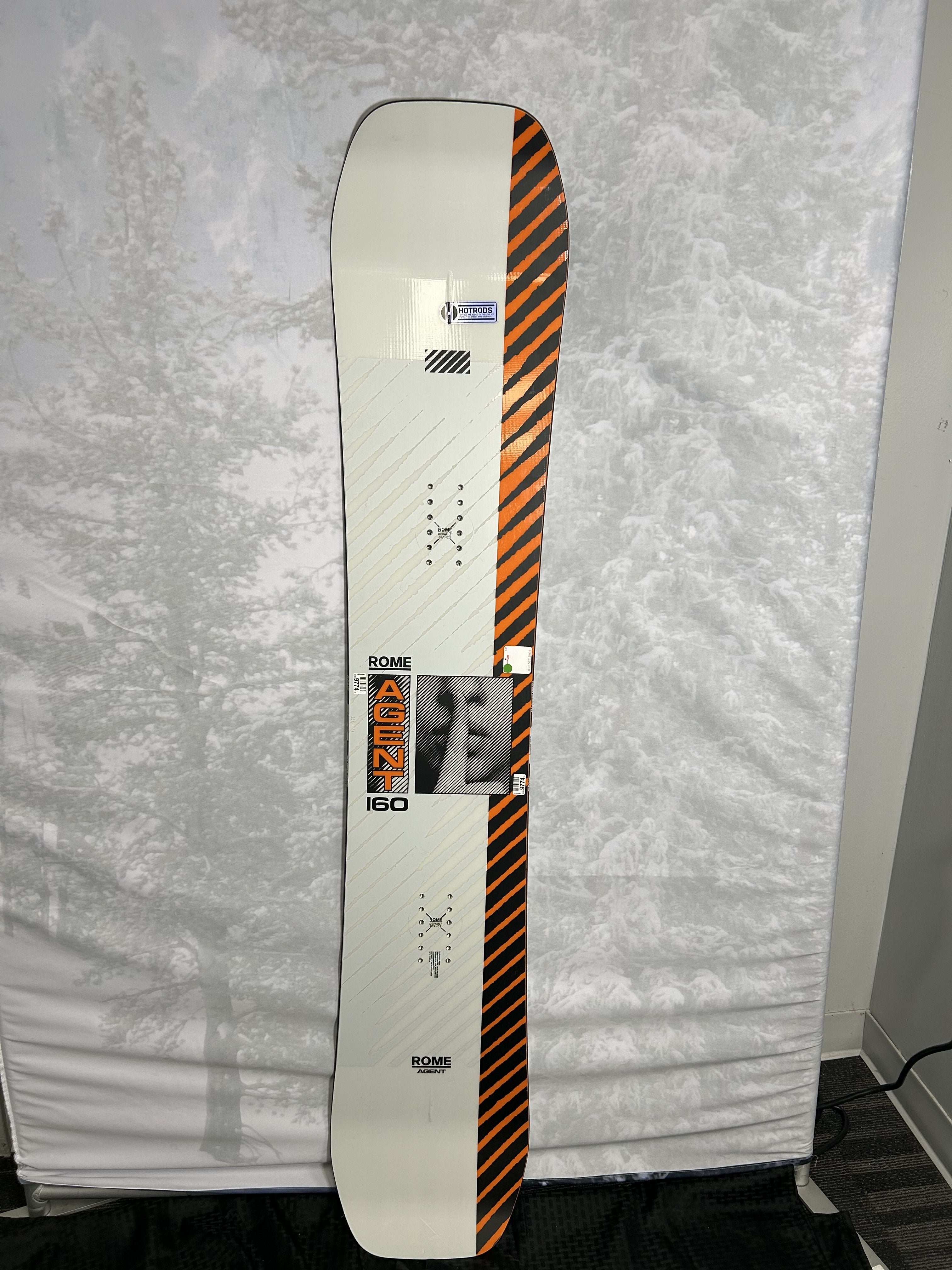 Used 2025 Rome Agent 160cm Snowboard
