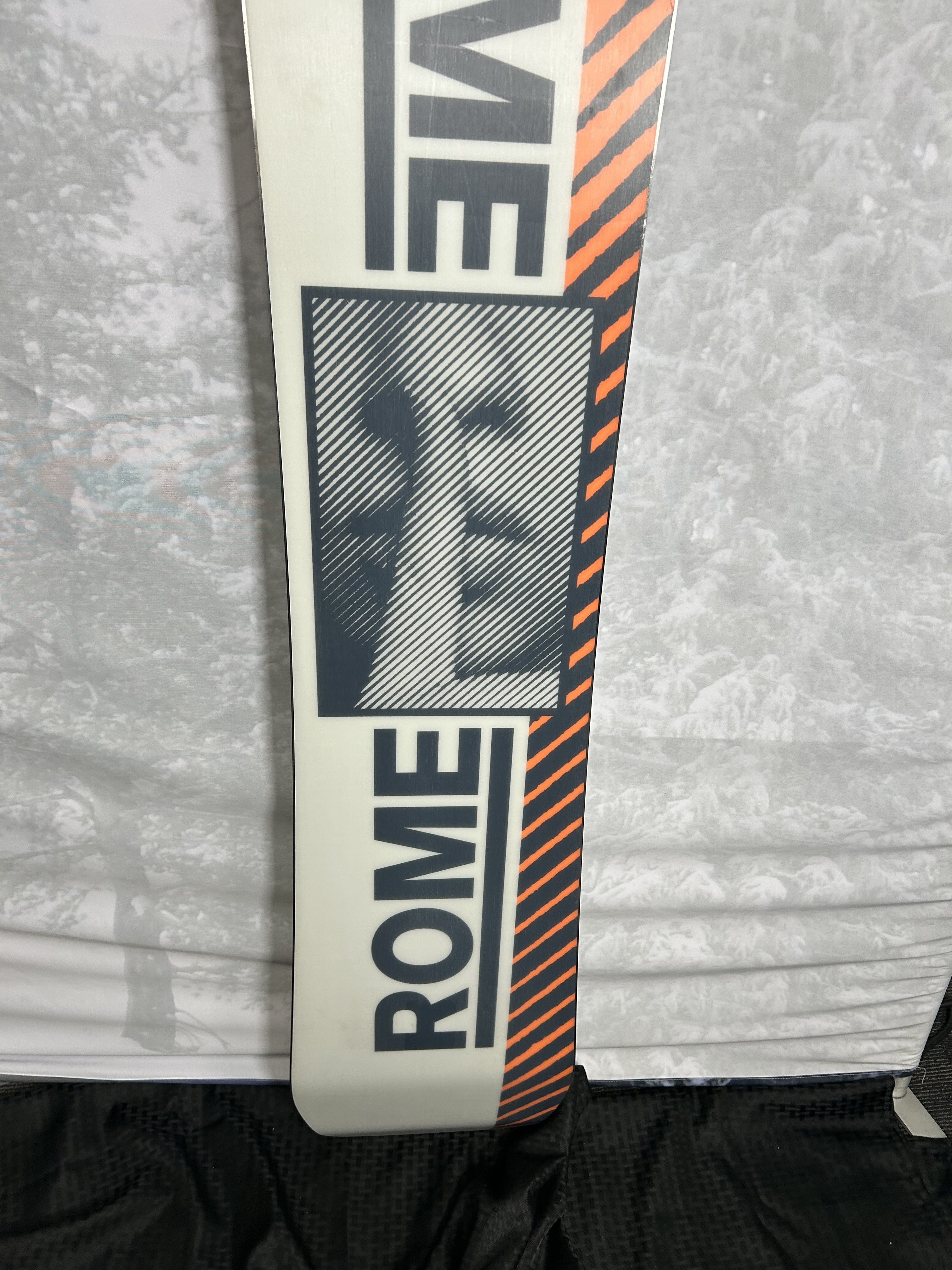 Used 2025 Rome Agent 160cm Snowboard