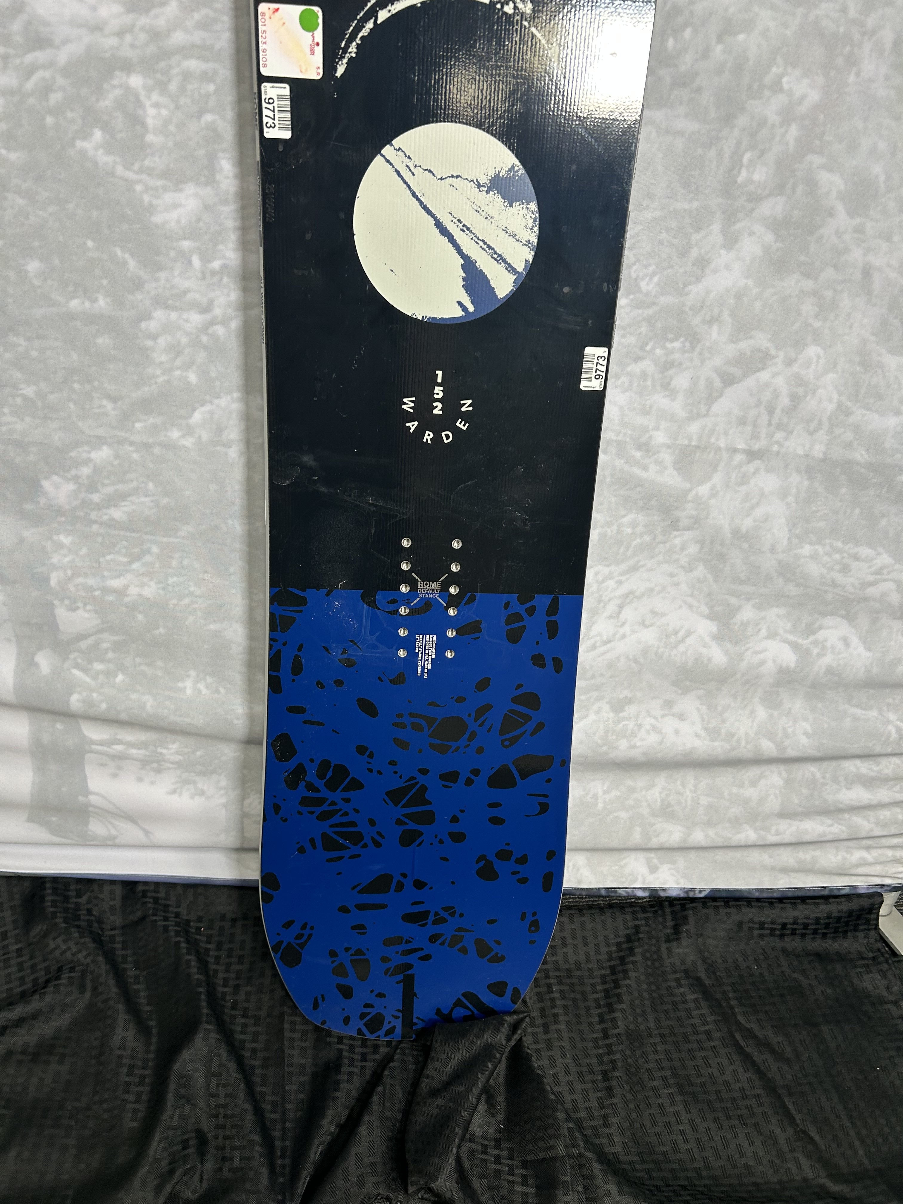 Used 2025 Rome Warden 152cm Snowboard