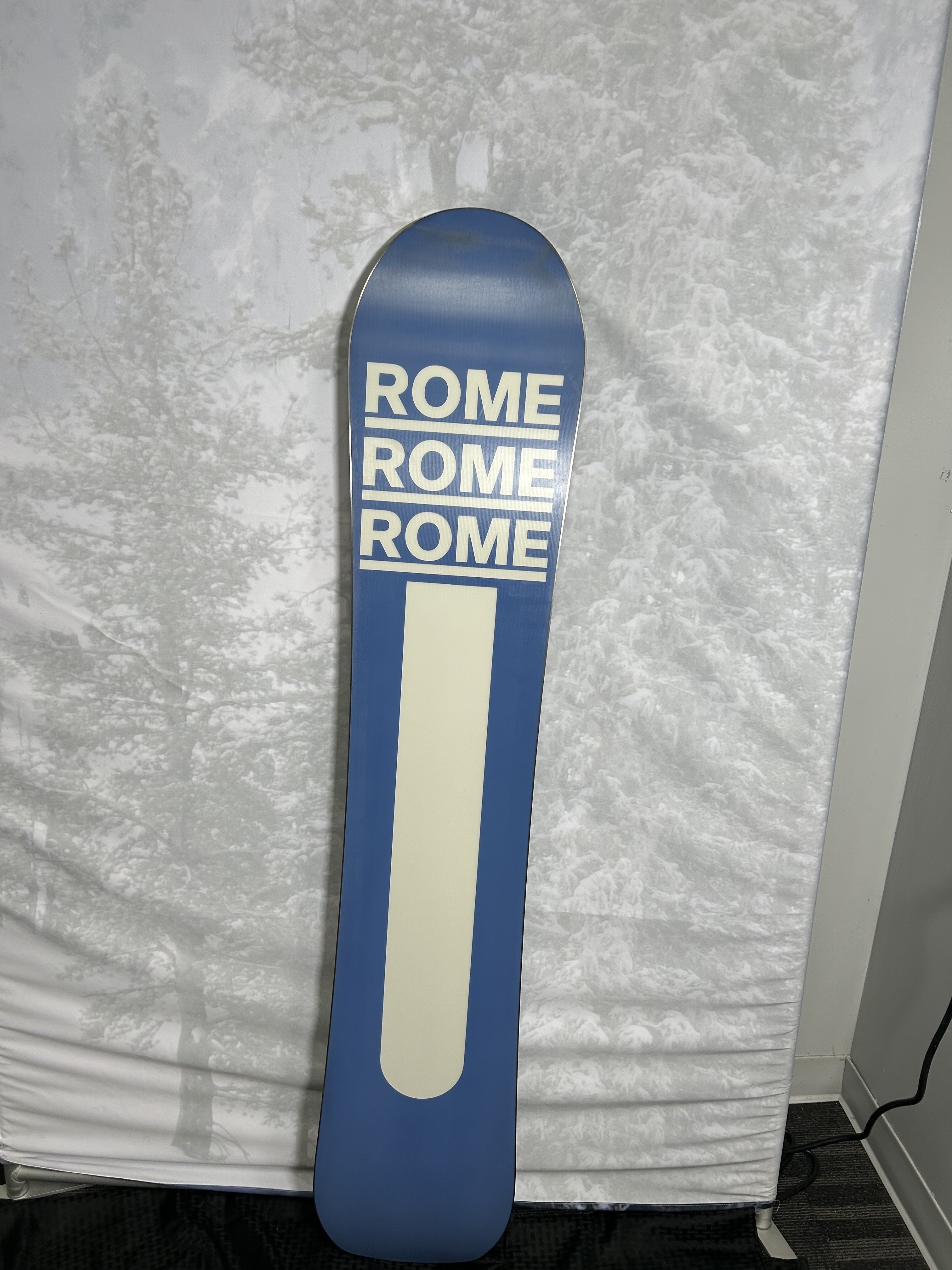 Used 2025 Rome Warden 152cm Snowboard
