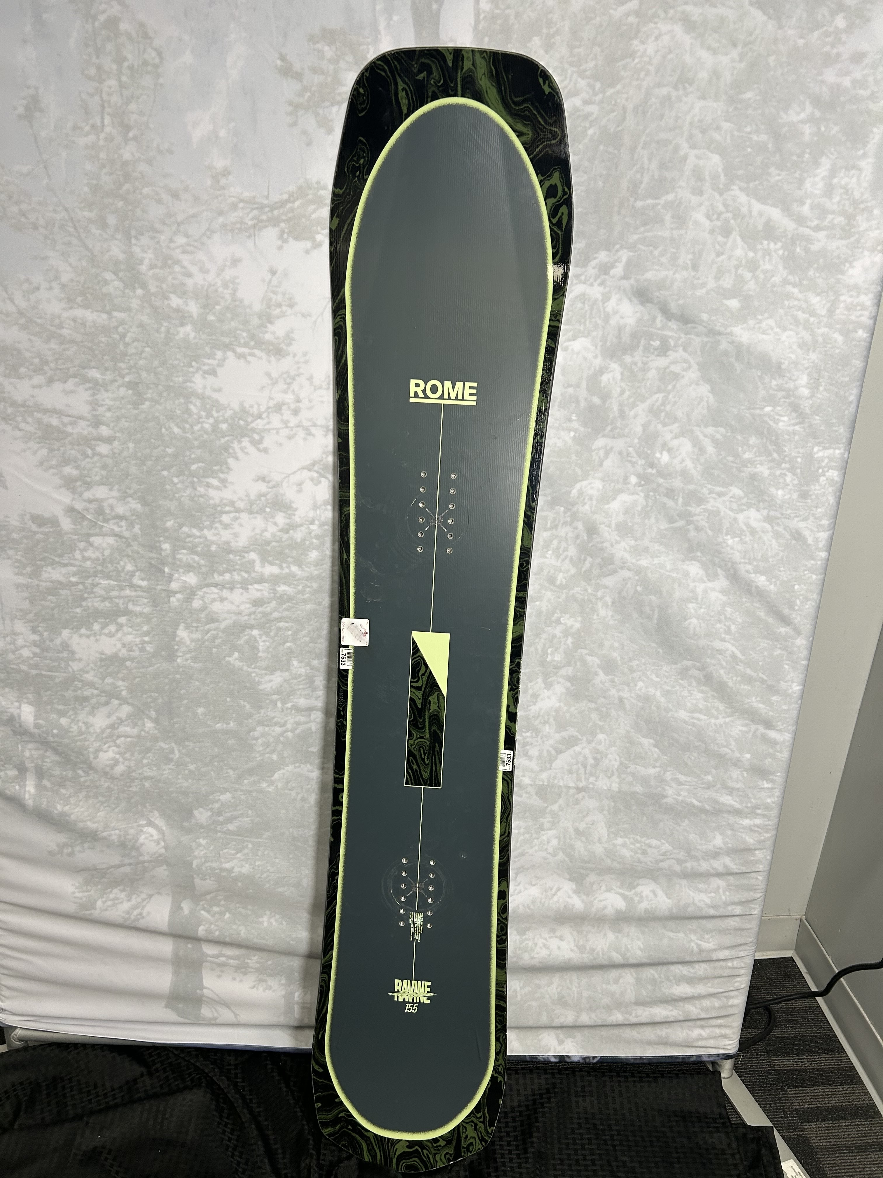 Used 2025 Rome Ravine 155cm Snowboard