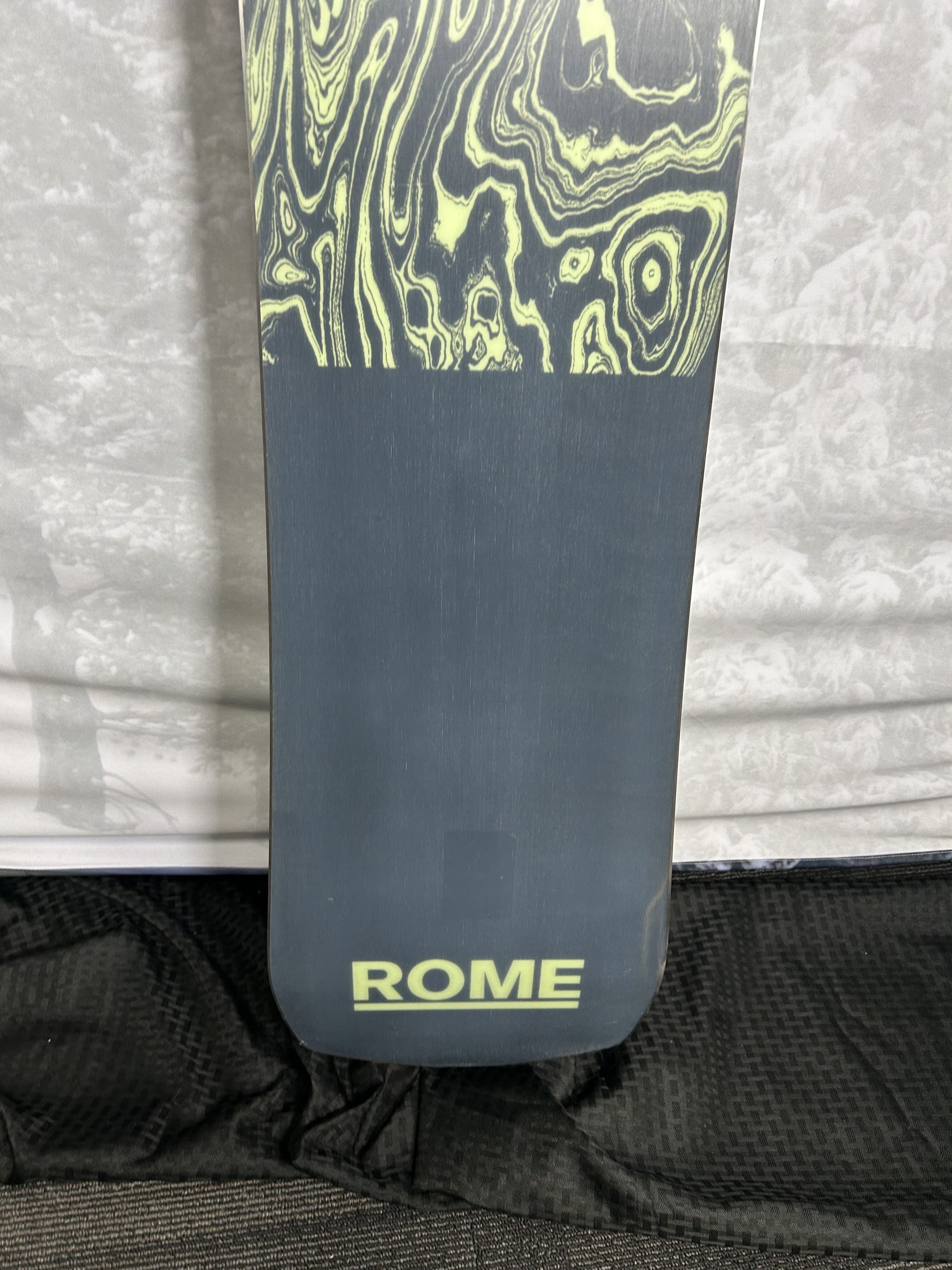 Used 2025 Rome Ravine 155cm Snowboard