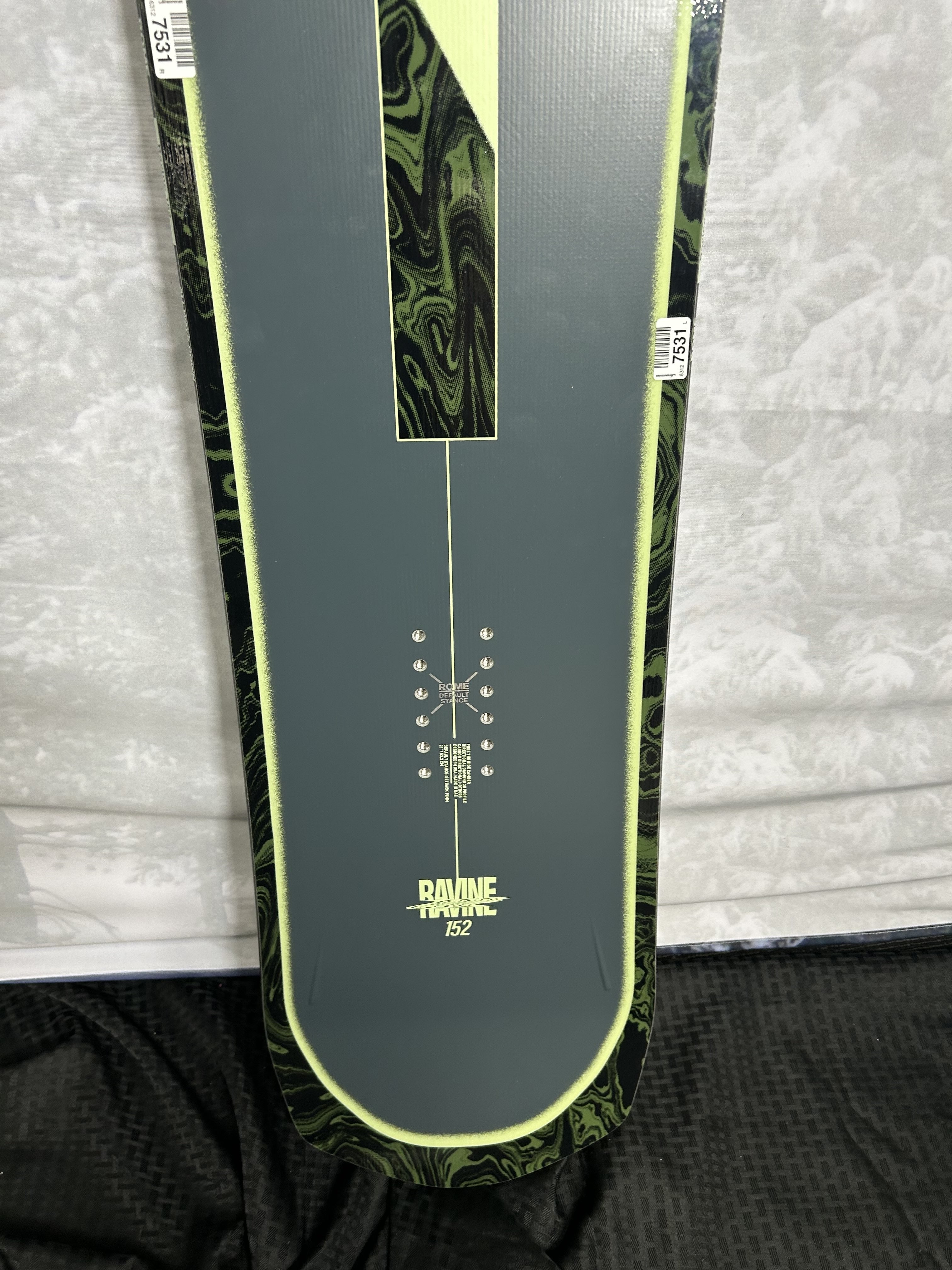 Used 2025 Rome Ravine 152cm Snowboard