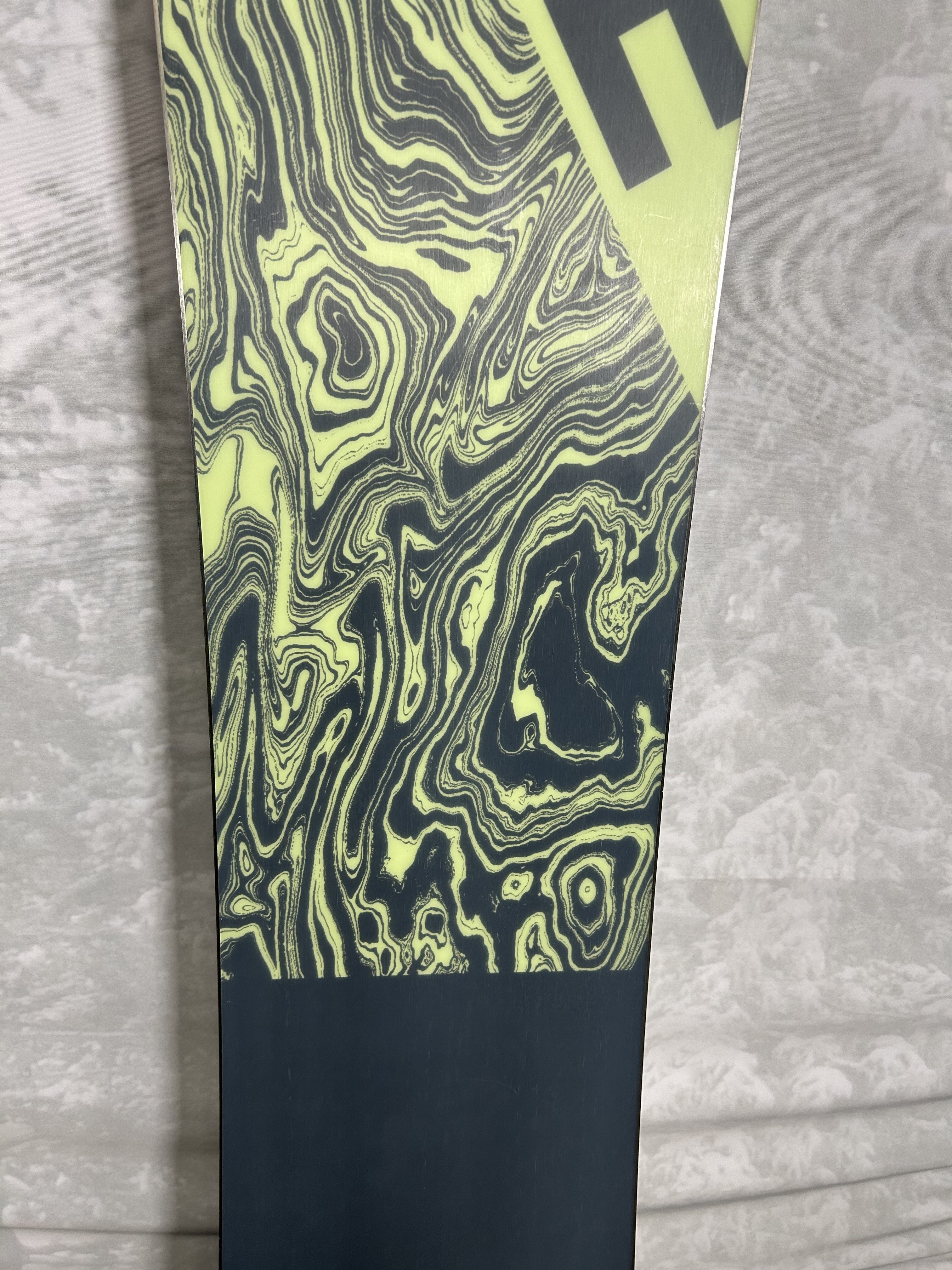 Used 2025 Rome Ravine 152cm Snowboard